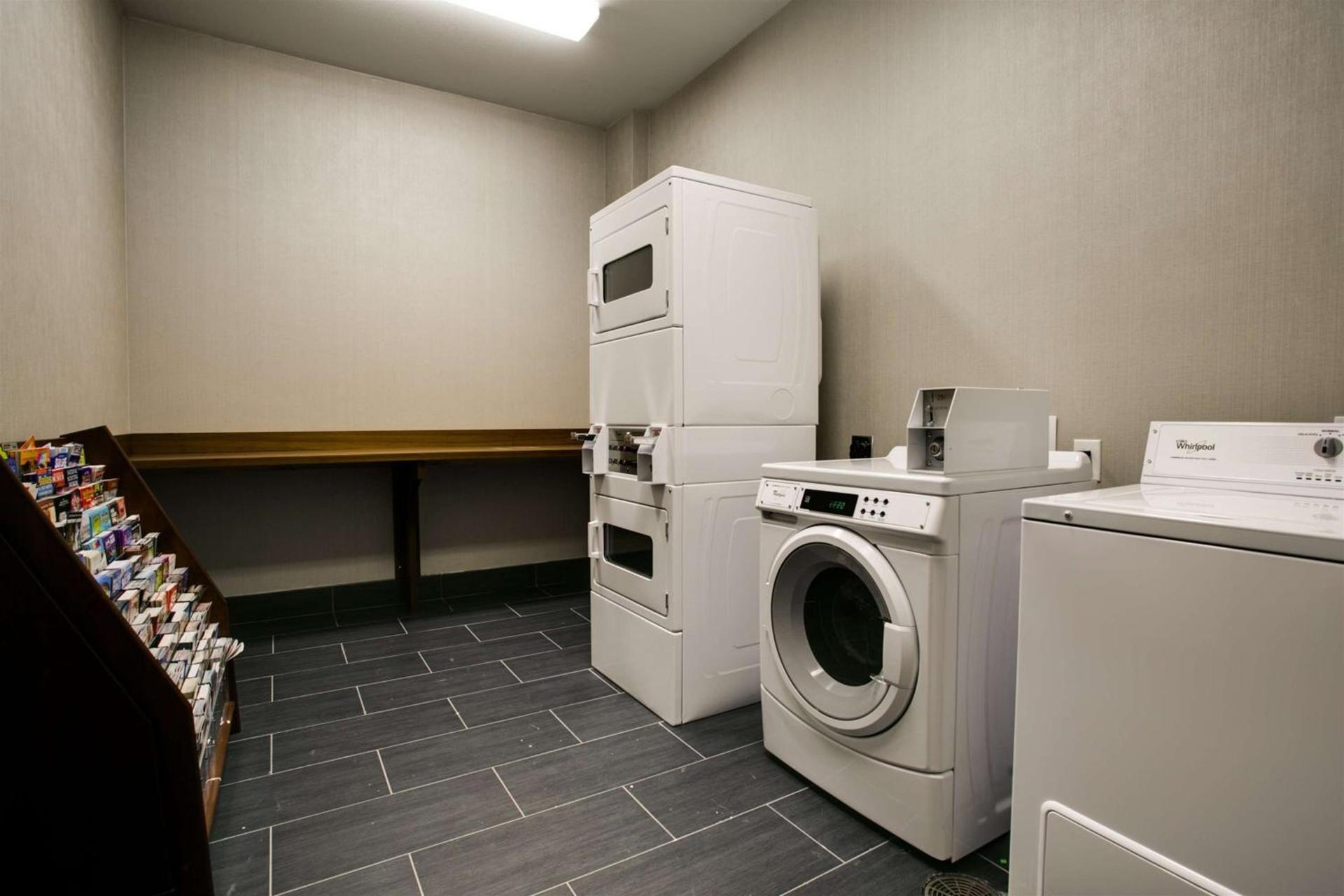 Hampton Inn & Suites Dallas/Ft. Worth Airport South photo 44