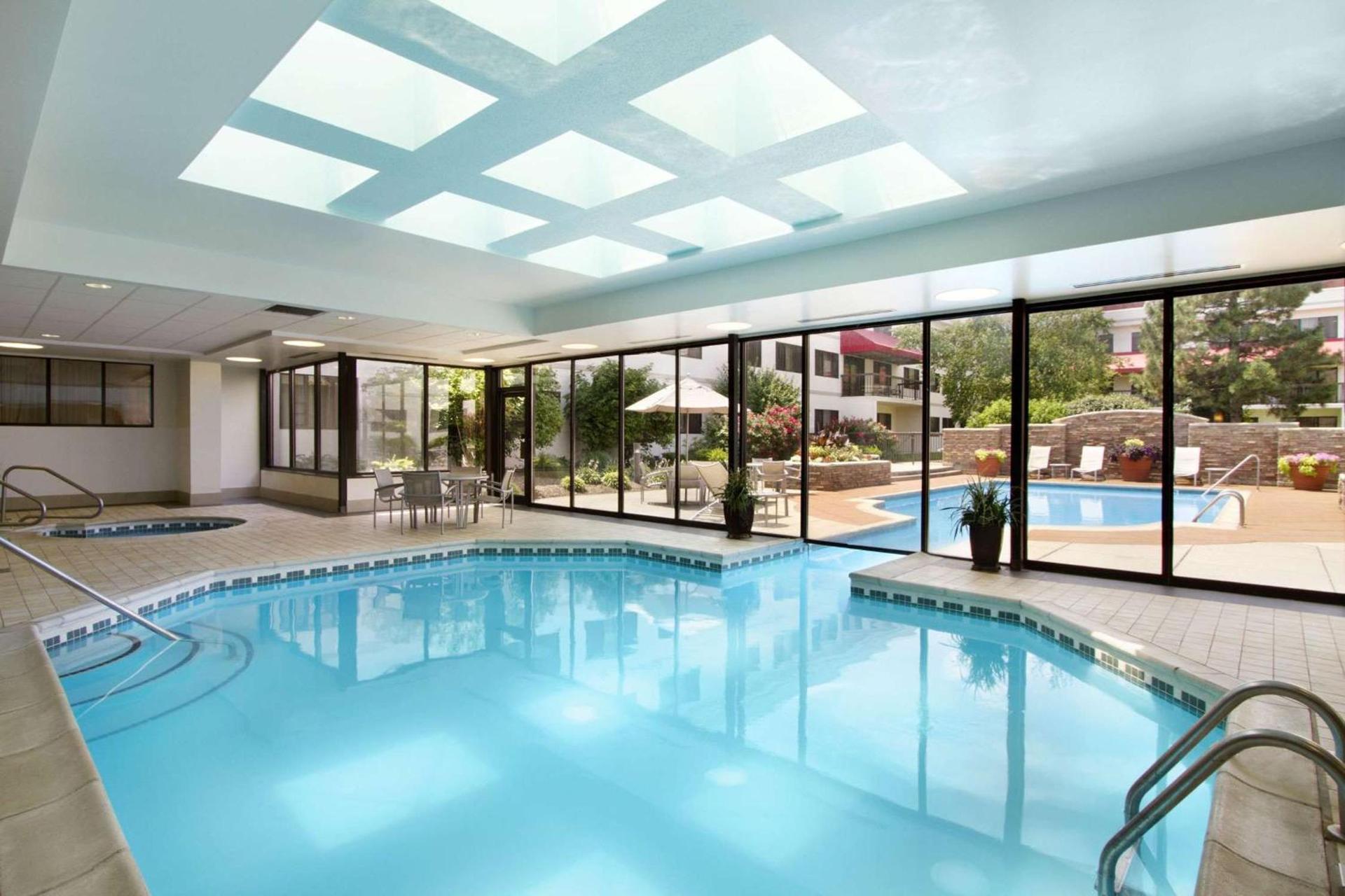 Embassy Suites by Hilton Detroit Metro Airport photo 7
