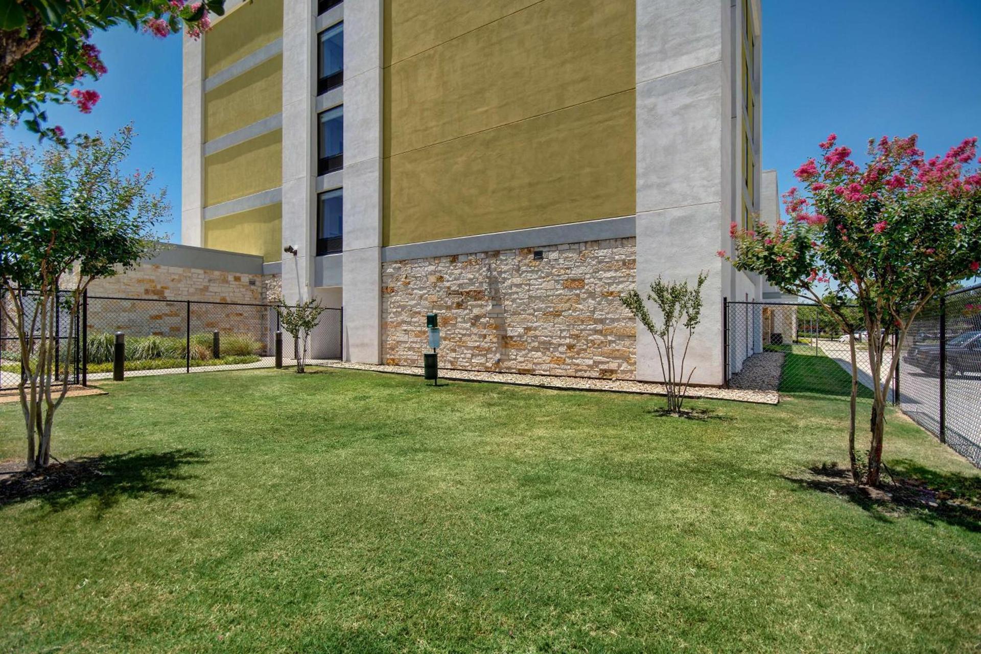 Home2 Suites By Hilton Dallas Addison photo 3