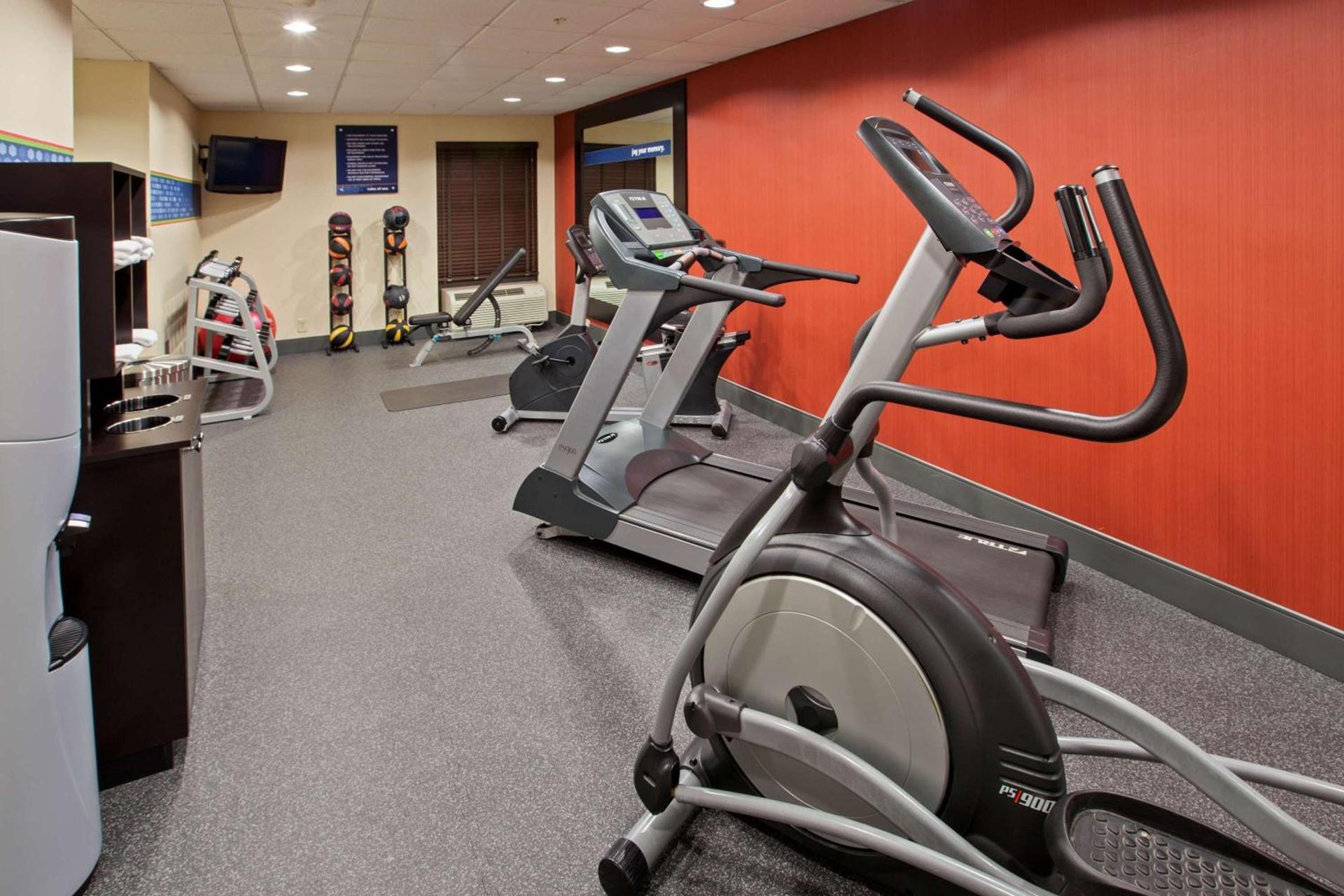 Hampton Inn Dickson photo 7
