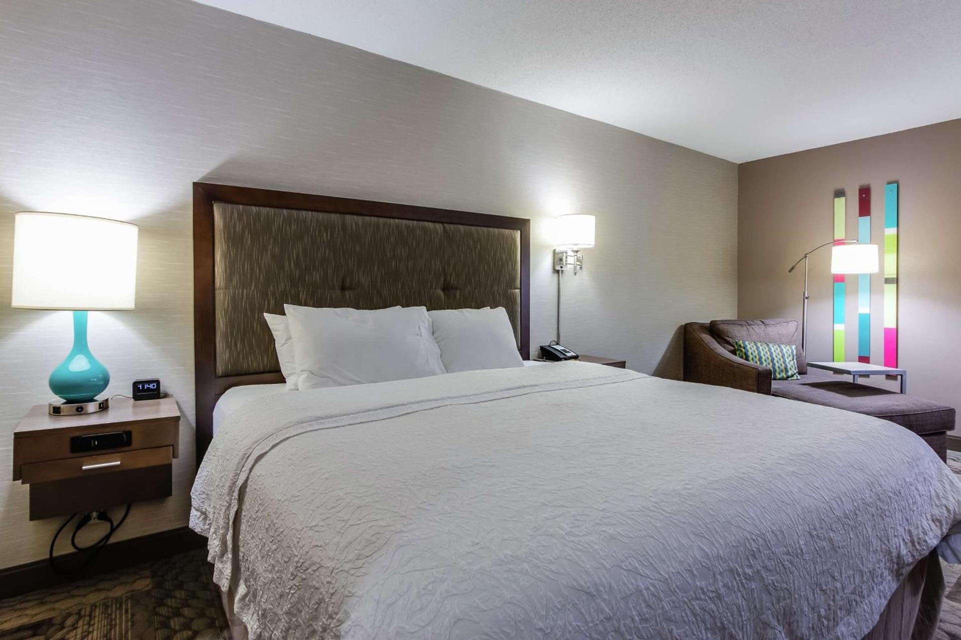 Hampton Inn Dickson photo 9