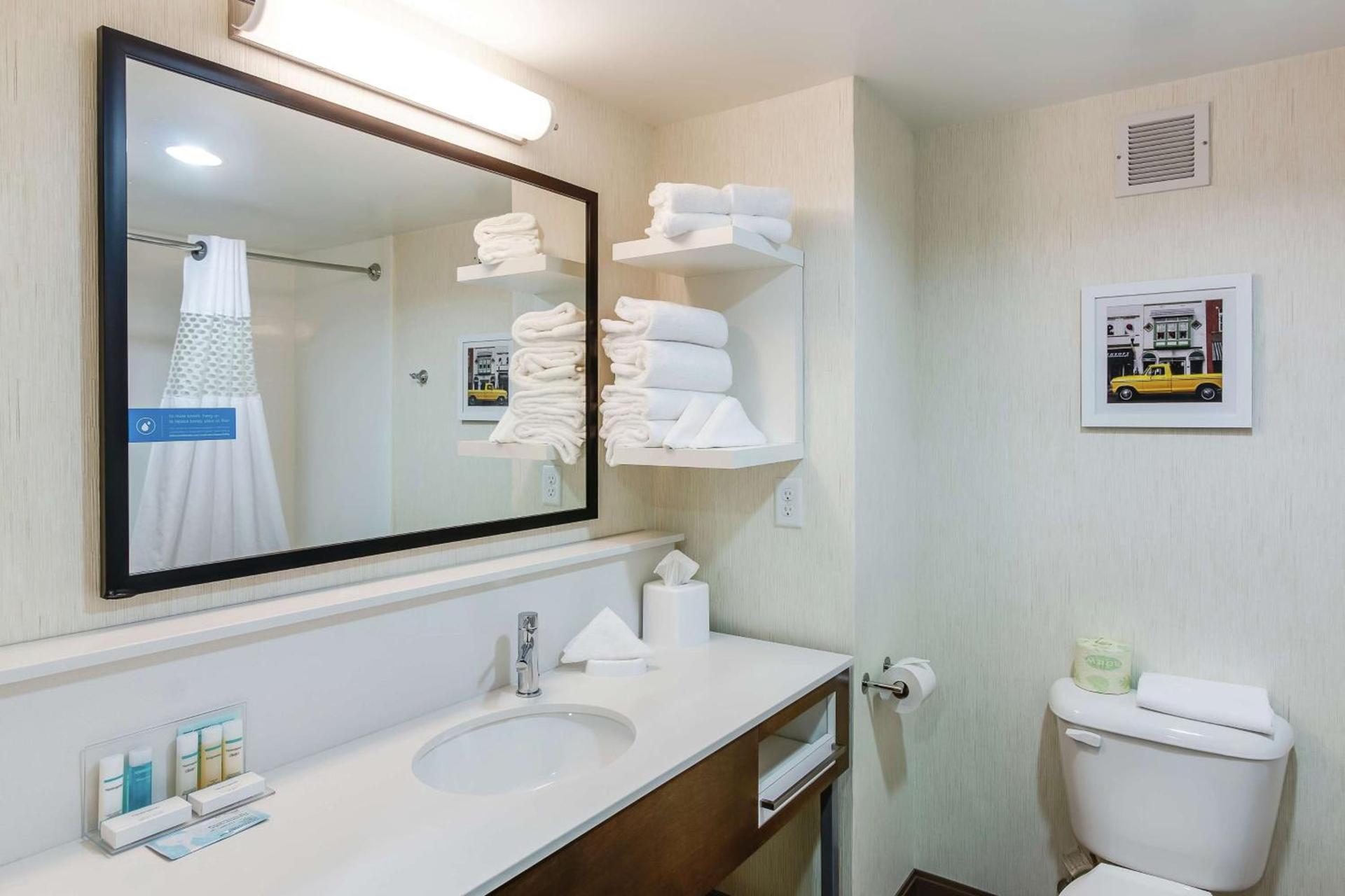 Hampton Inn Dickson photo 10