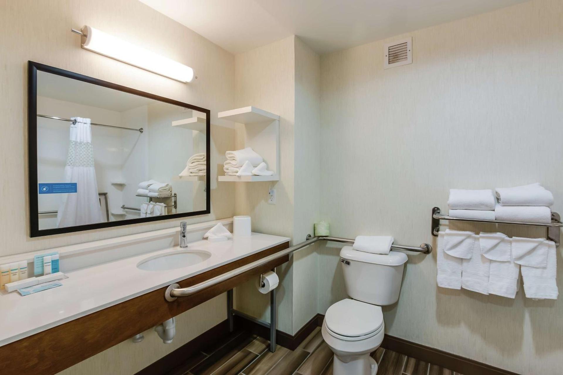 Hampton Inn Dickson photo 14