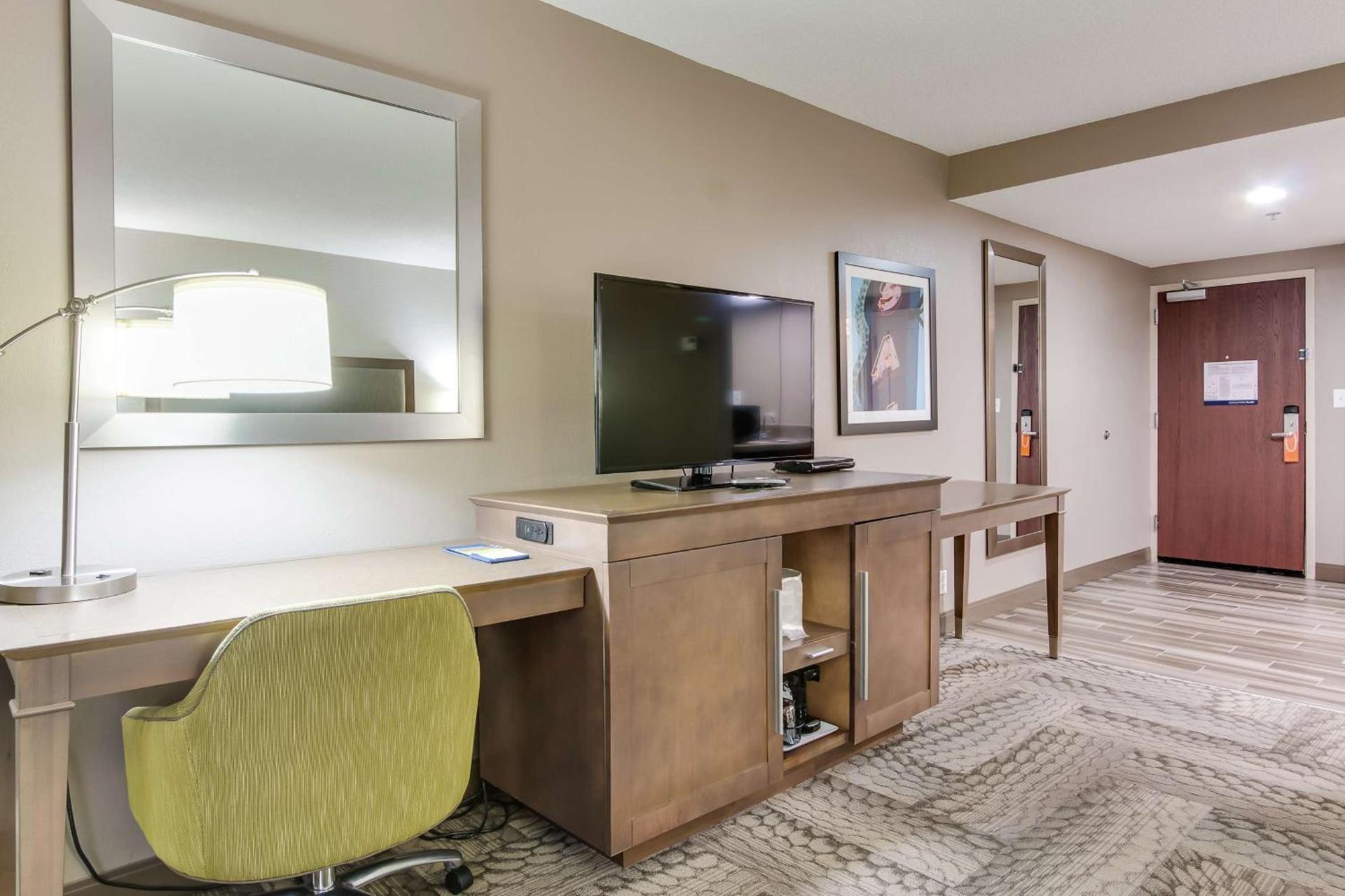 Hampton Inn Dickson photo 18