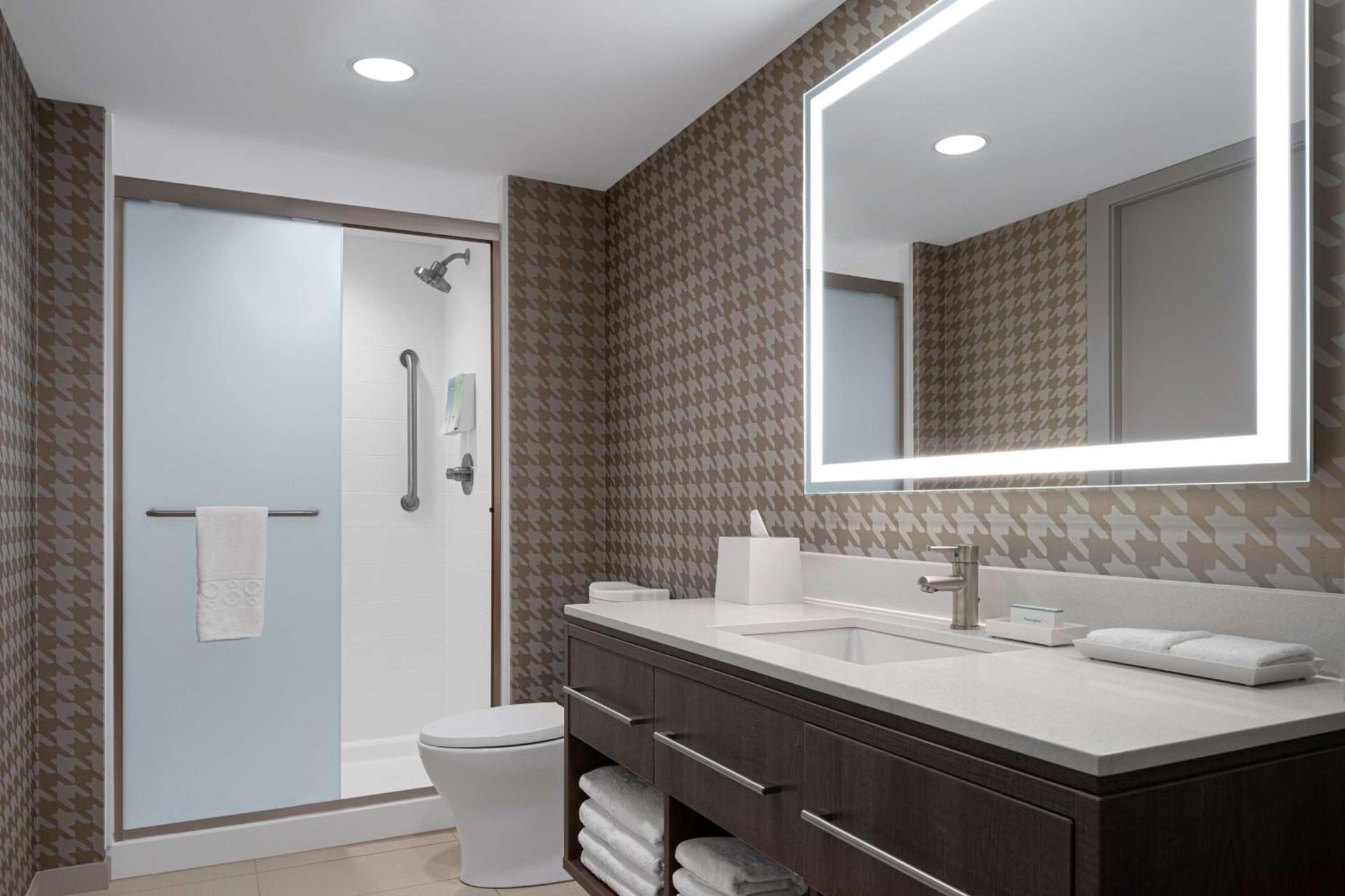 Home2 Suites by Hilton Des Moines at Drake University photo 17