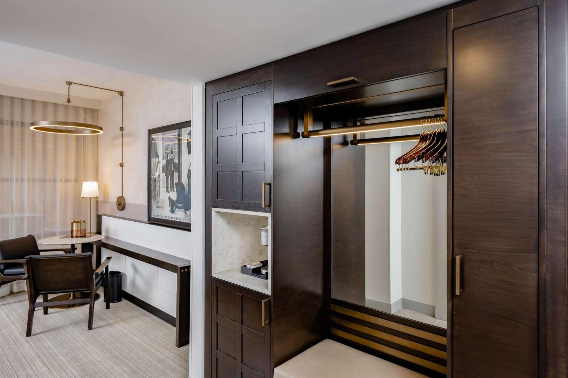Hotel Fort Des Moines, Curio Collection By Hilton photo 50