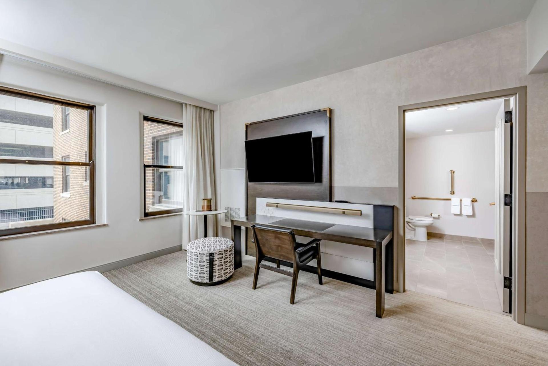 Hotel Fort Des Moines, Curio Collection By Hilton photo 57
