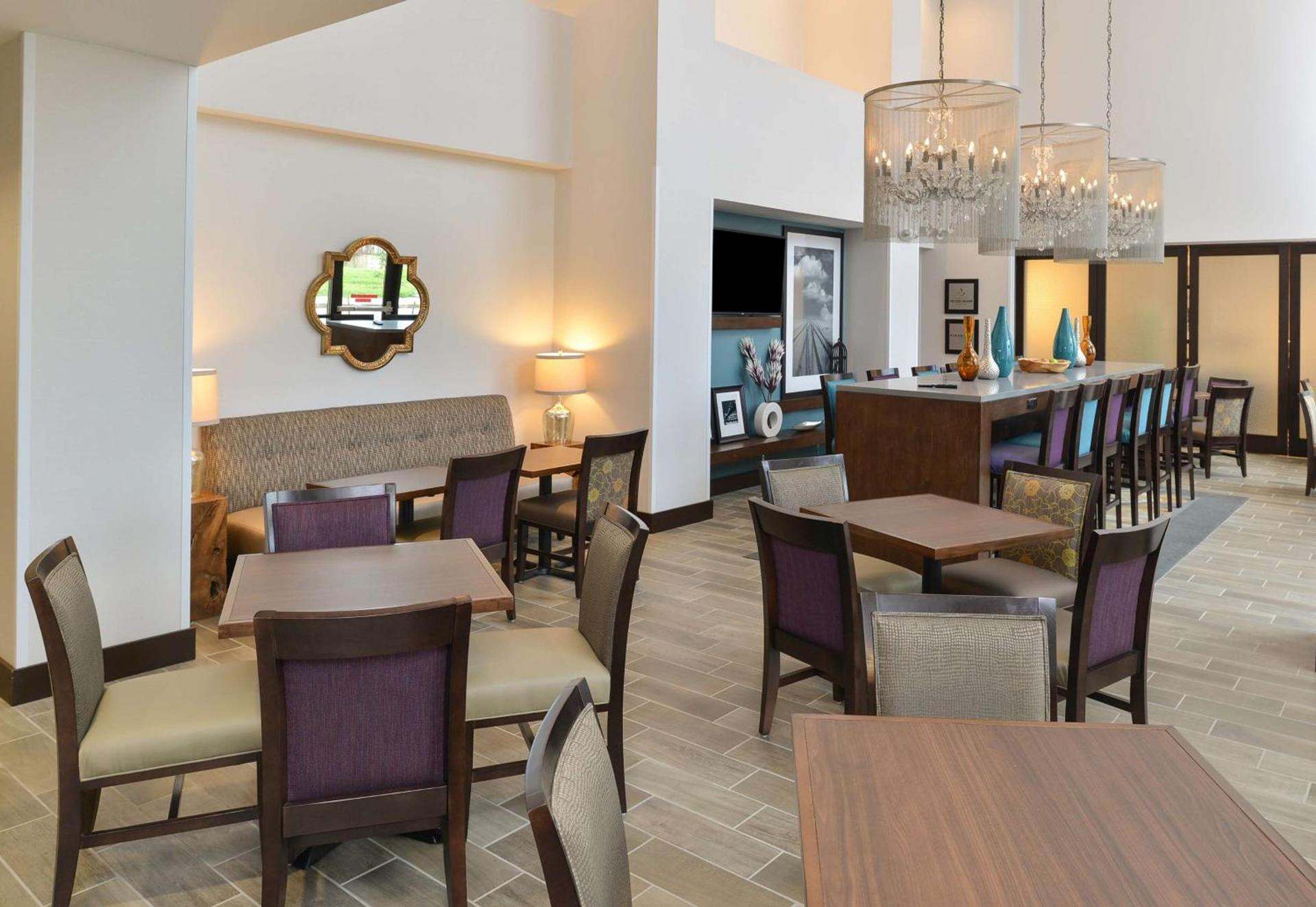 Hampton Inn & Suites Des Moines Downtown photo 3