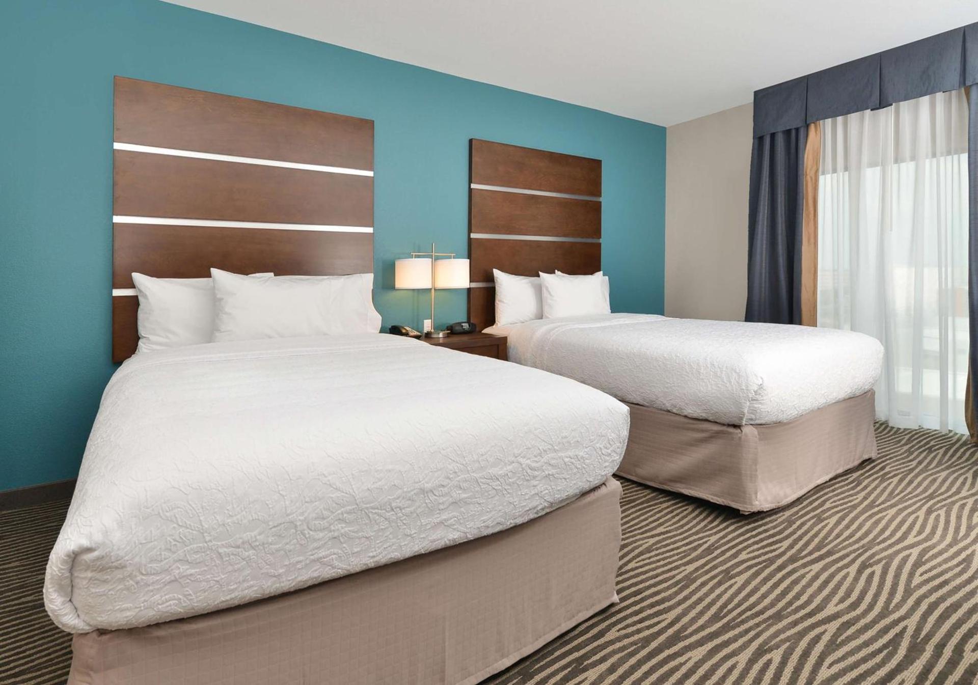 Hampton Inn & Suites Des Moines Downtown photo 13