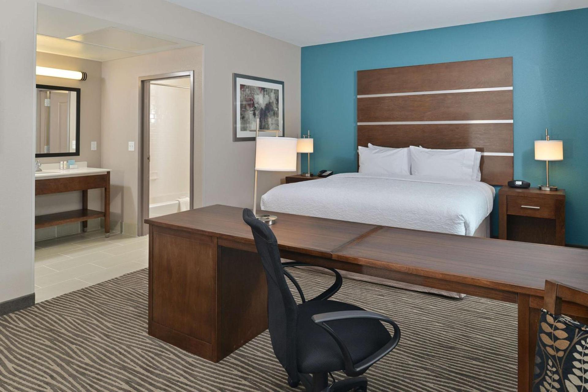 Hampton Inn & Suites Des Moines Downtown photo 20