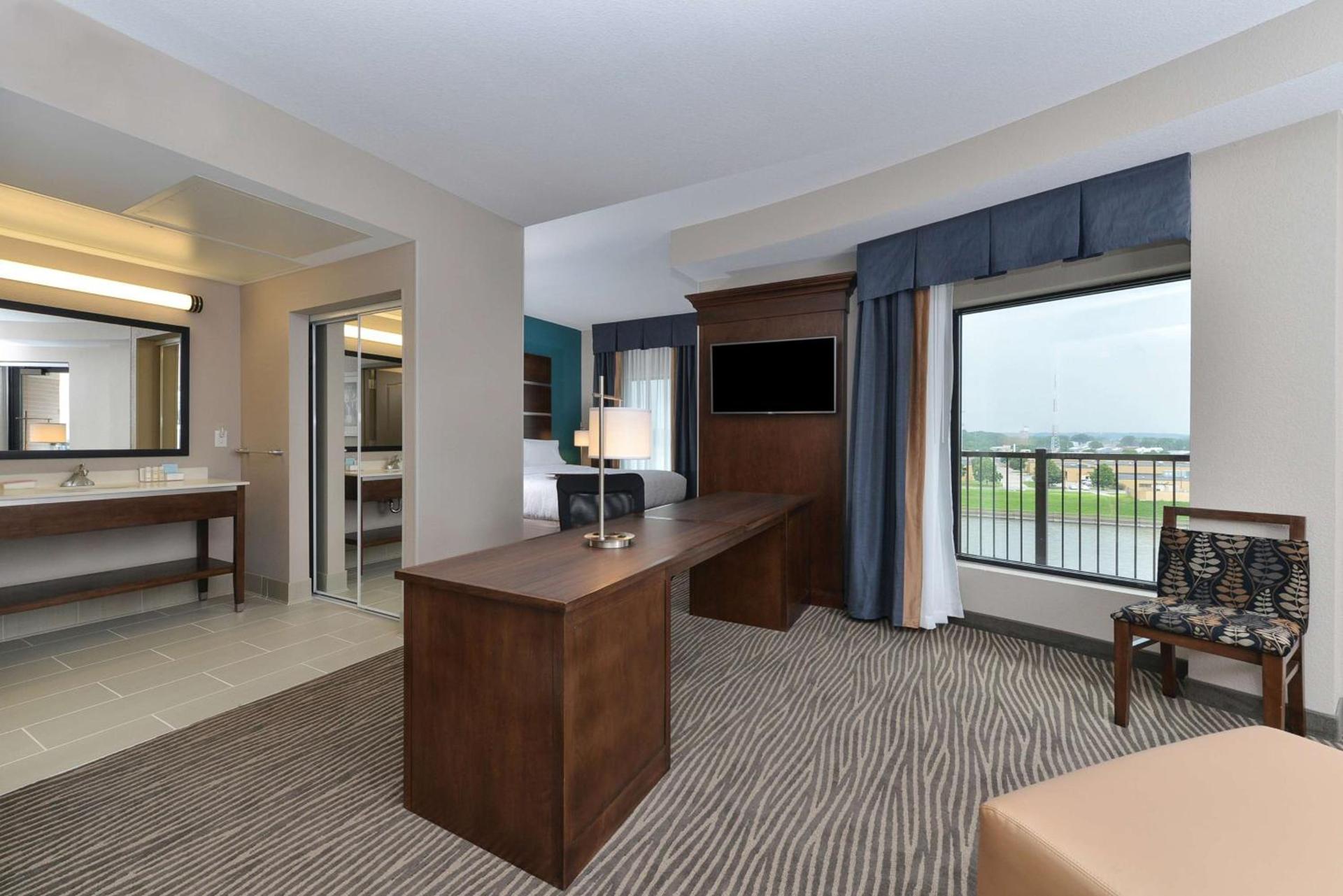 Hampton Inn & Suites Des Moines Downtown photo 22