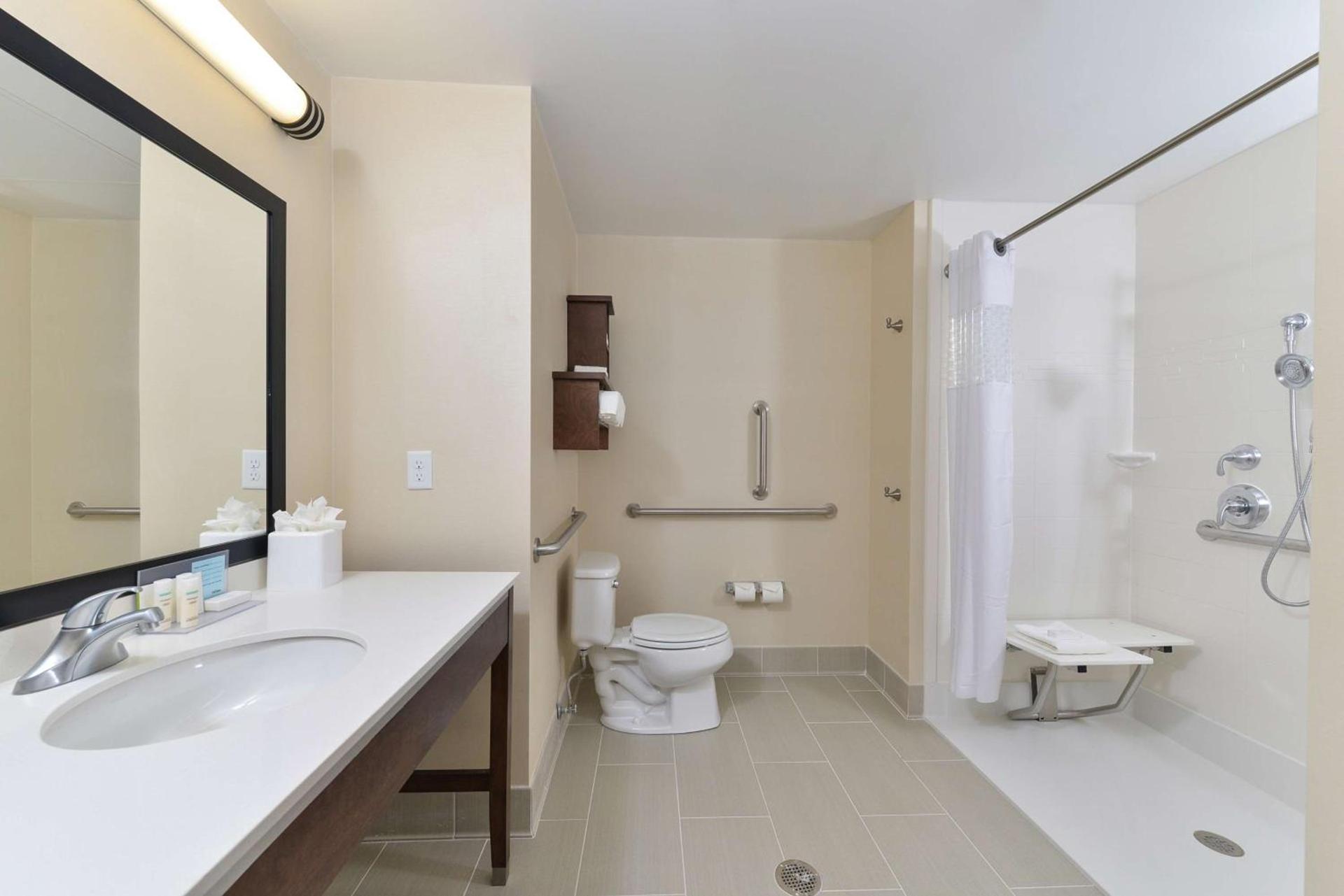 Hampton Inn & Suites Des Moines Downtown photo 26