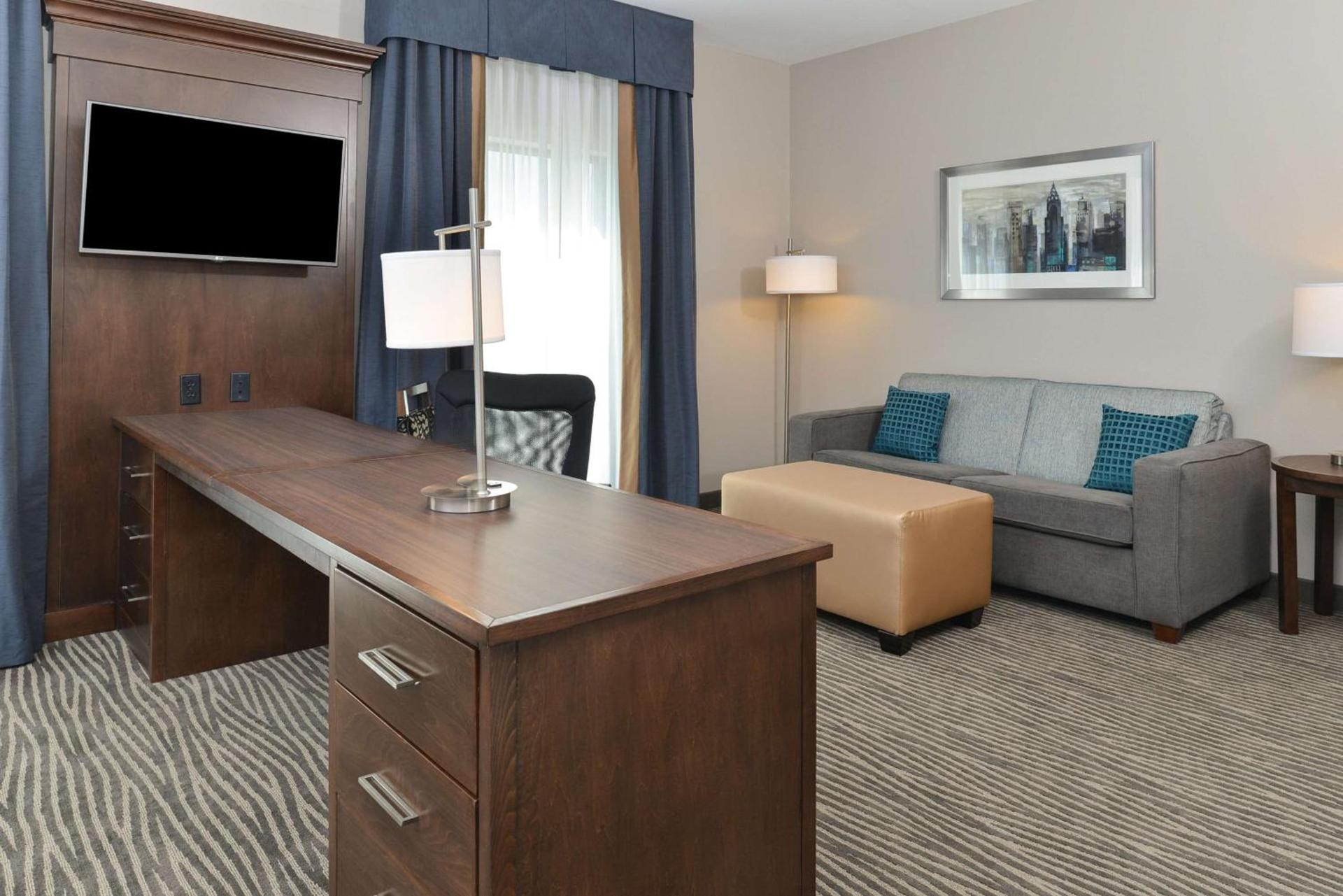 Hampton Inn & Suites Des Moines Downtown photo 25