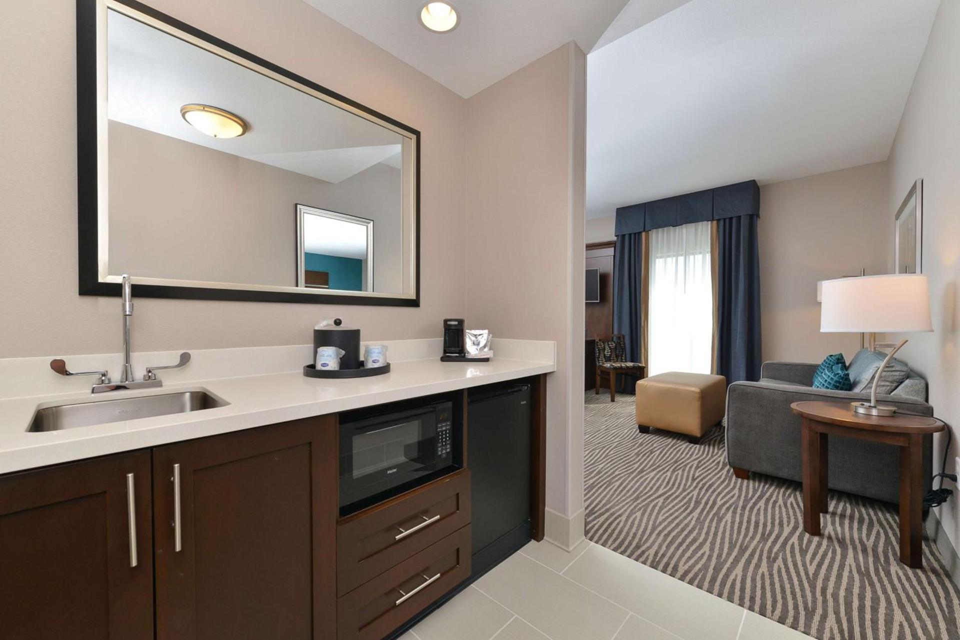 Hampton Inn & Suites Des Moines Downtown photo 39