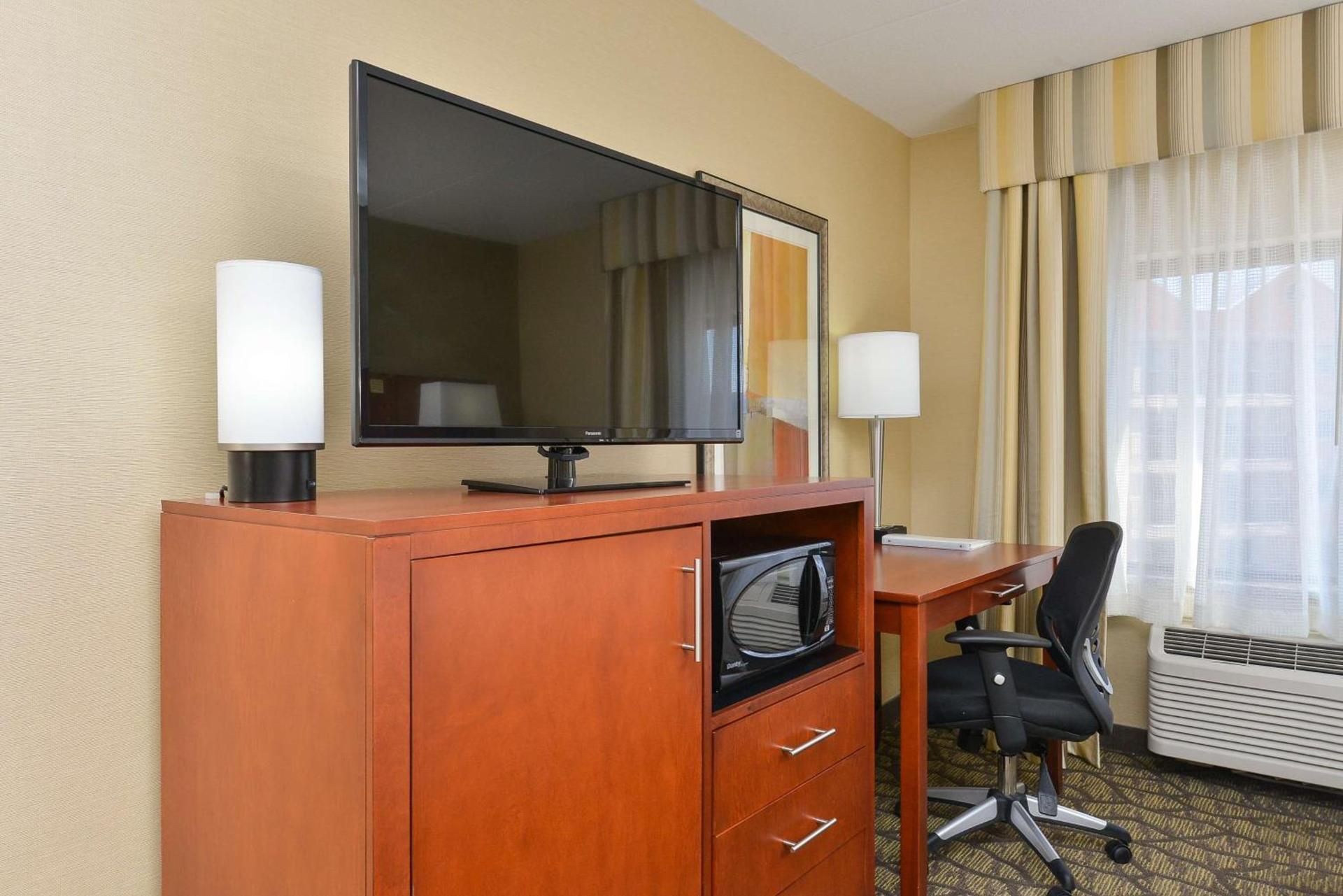 Hampton Inn Detroit/Auburn Hills South photo 9