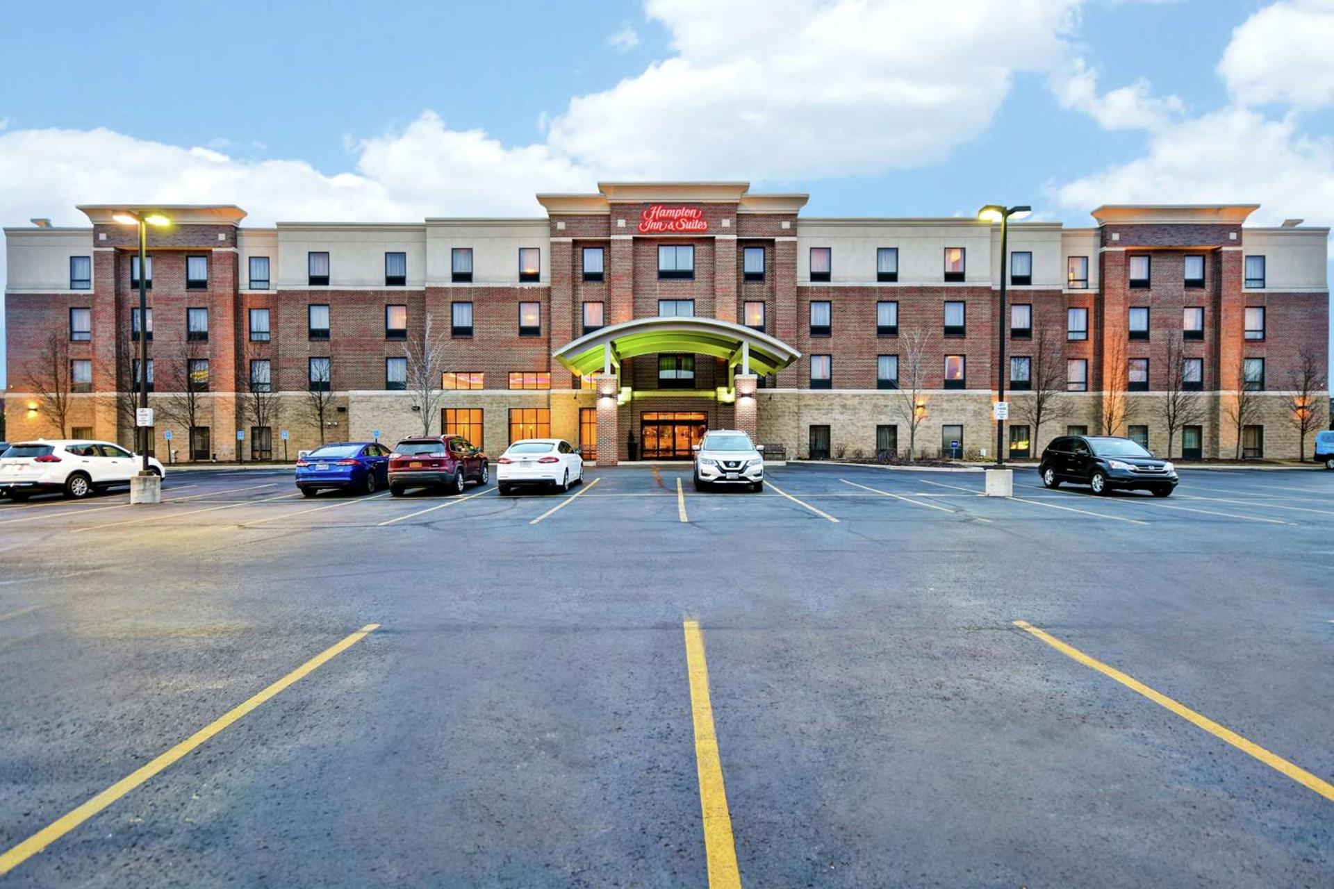 Hampton Inn & Suites Detroit-Canton photo 2