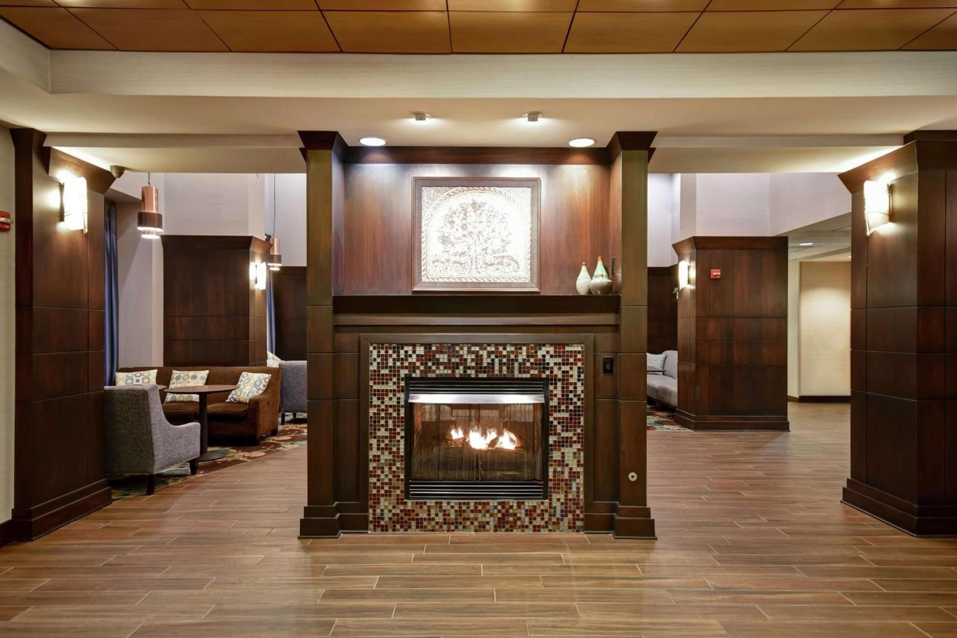 Hampton Inn & Suites Detroit-Canton photo 9