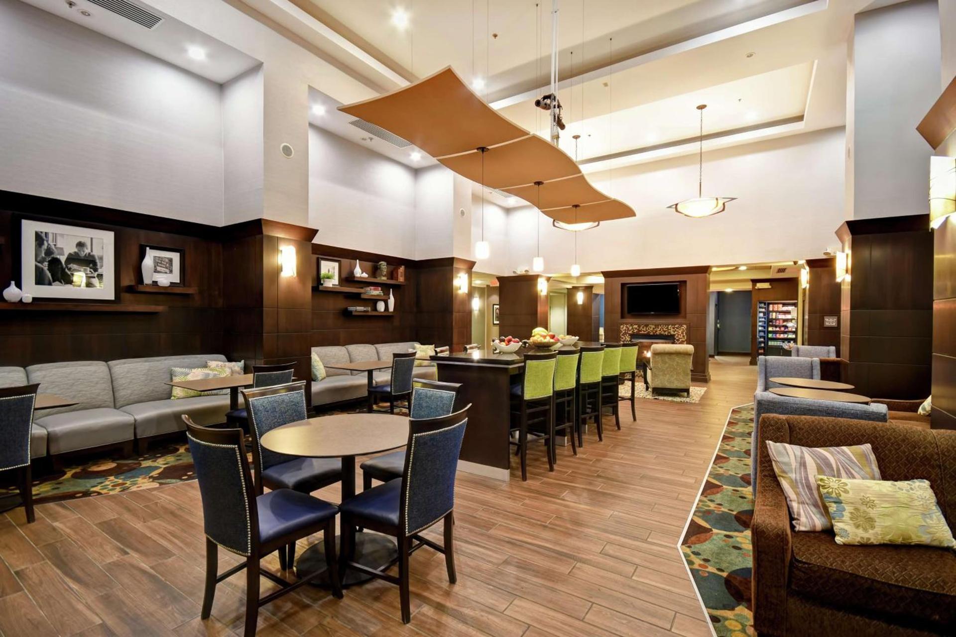 Hampton Inn & Suites Detroit-Canton photo 10