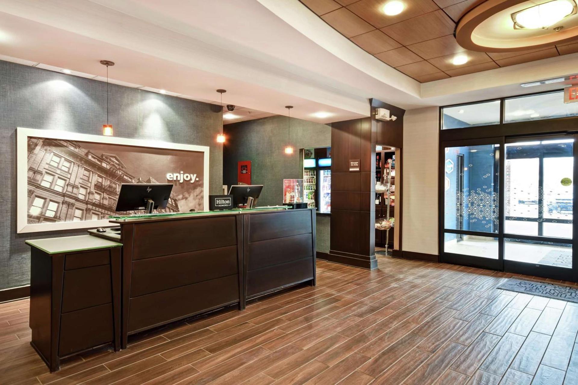 Hampton Inn & Suites Detroit-Canton photo 12