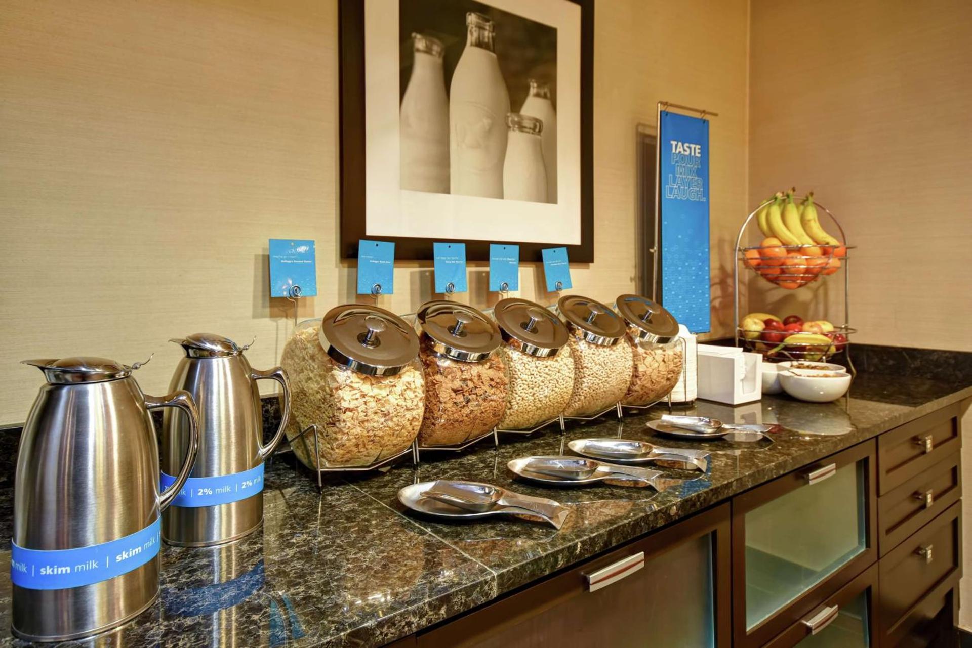 Hampton Inn & Suites Detroit-Canton photo 27
