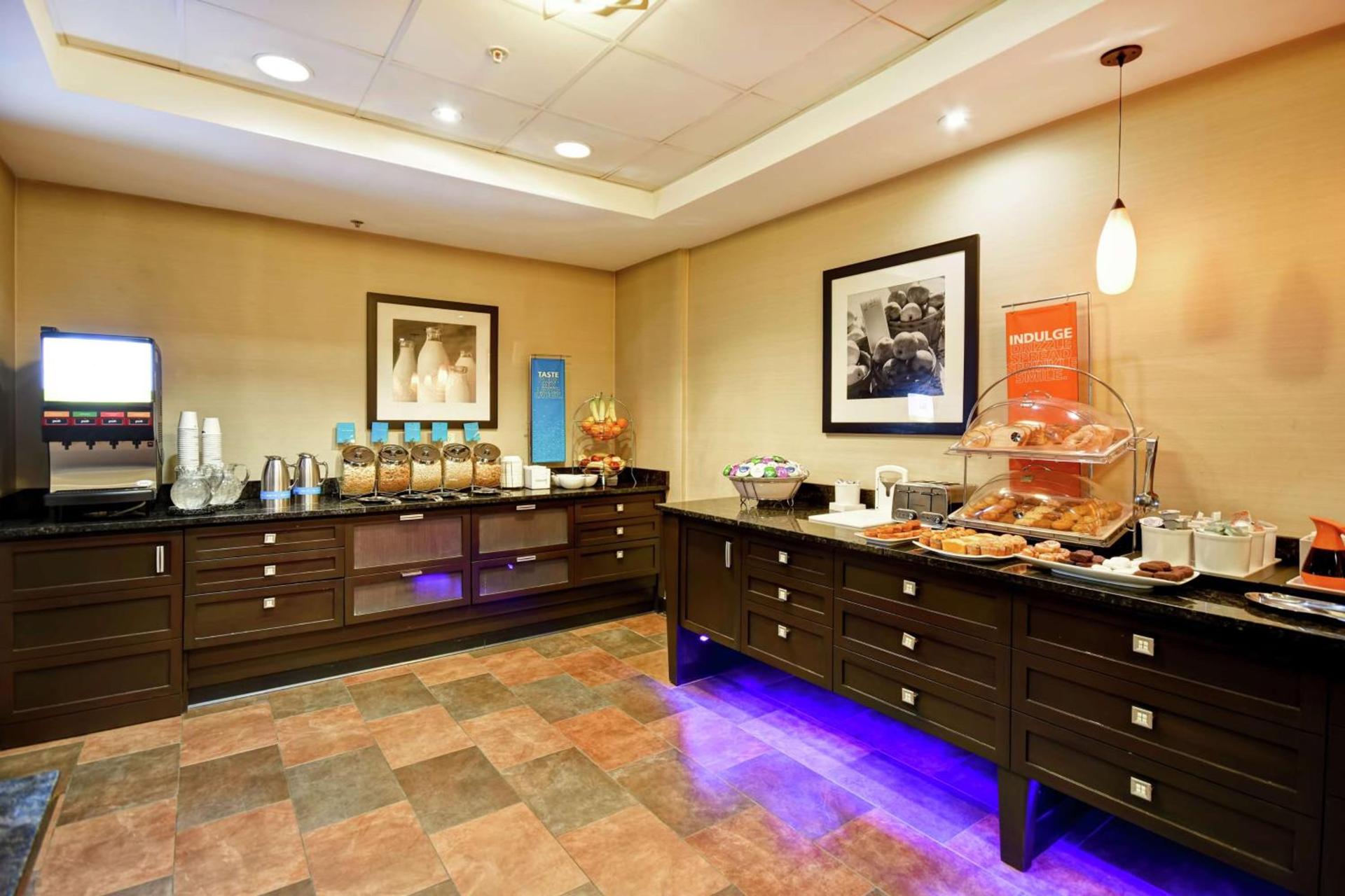 Hampton Inn & Suites Detroit-Canton photo 32