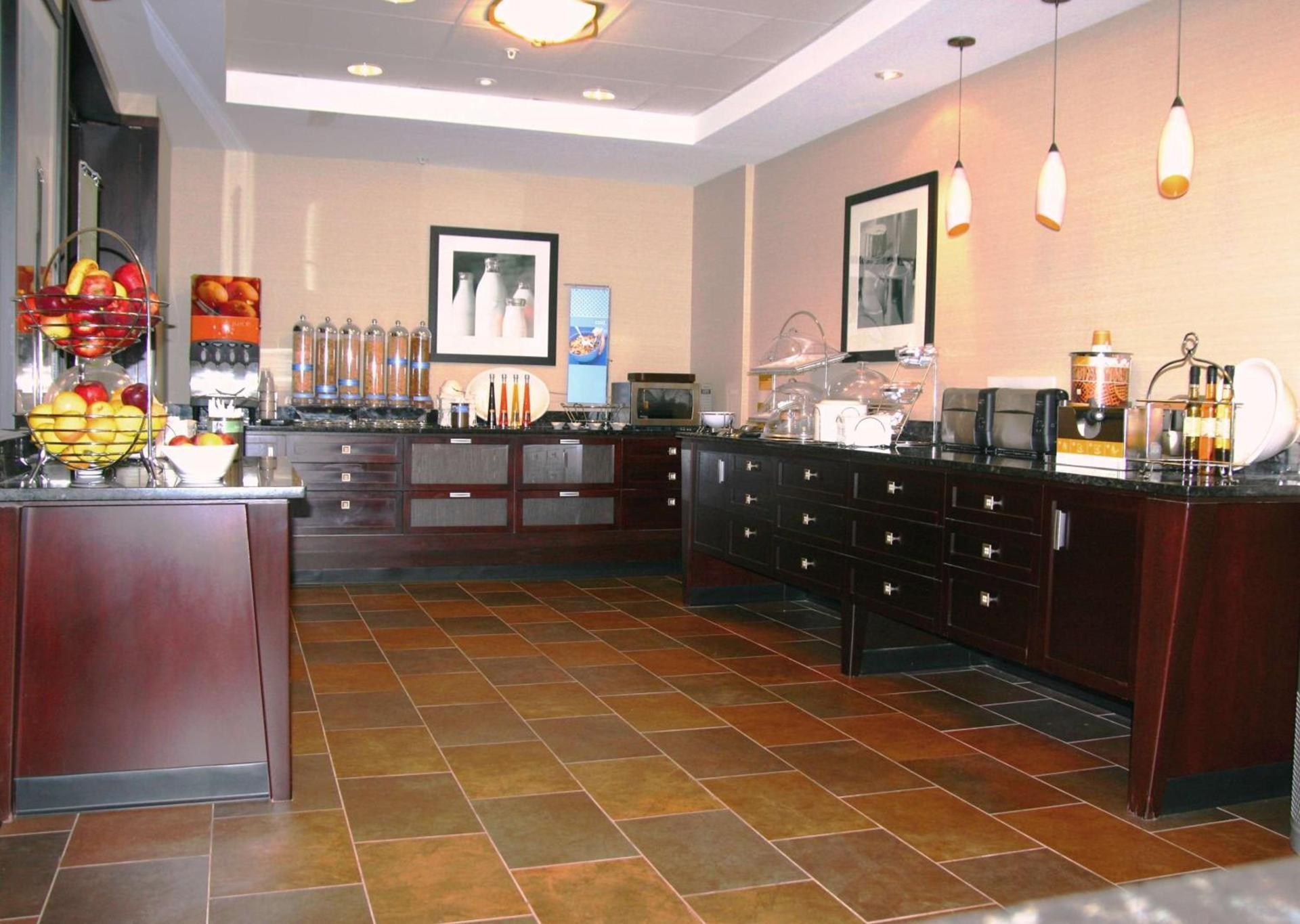 Hampton Inn & Suites Detroit-Canton photo 37