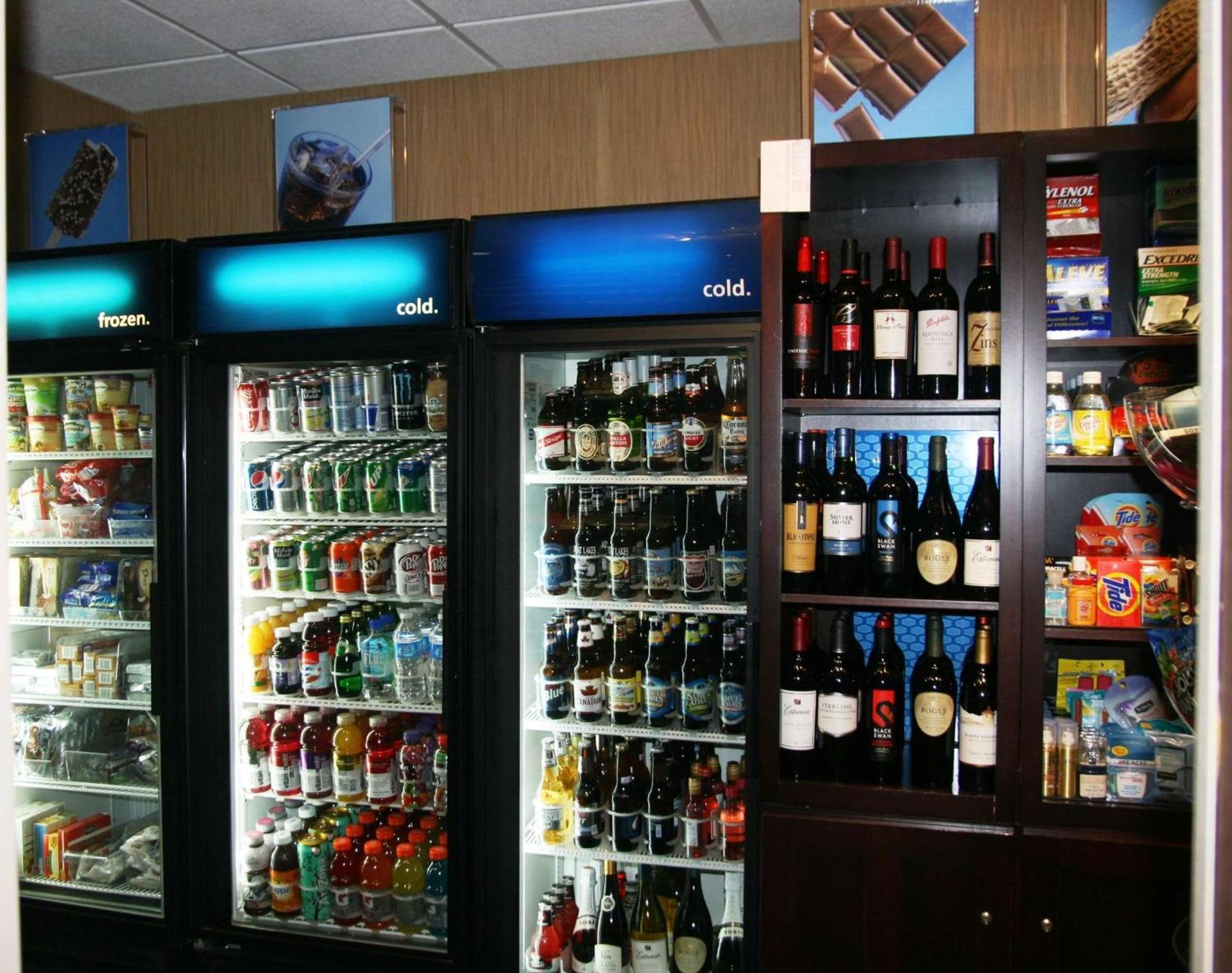Hampton Inn & Suites Detroit-Canton photo 38