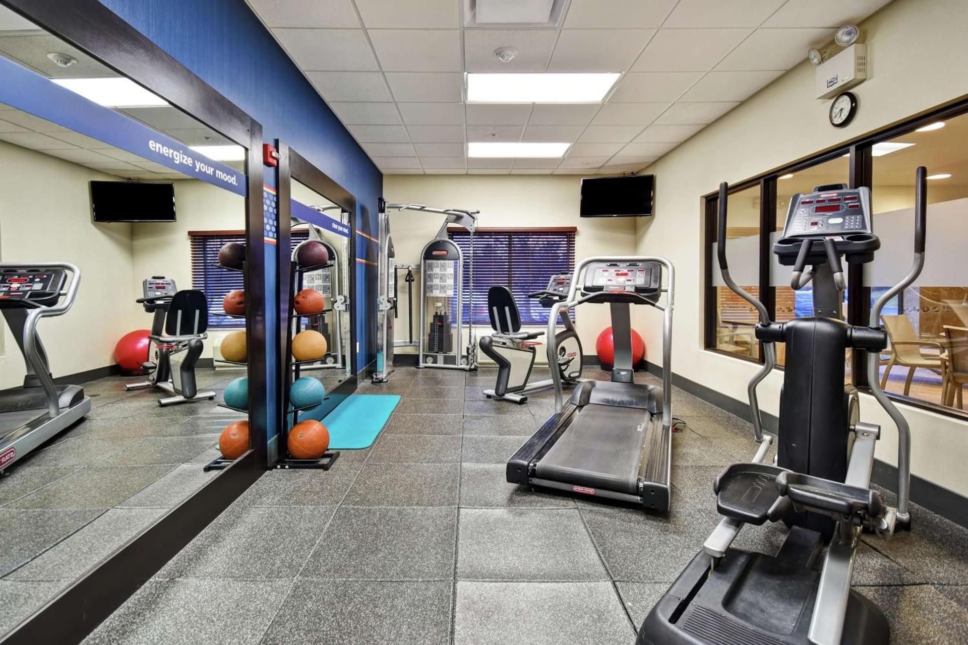 Hampton Inn & Suites Detroit-Canton photo 40