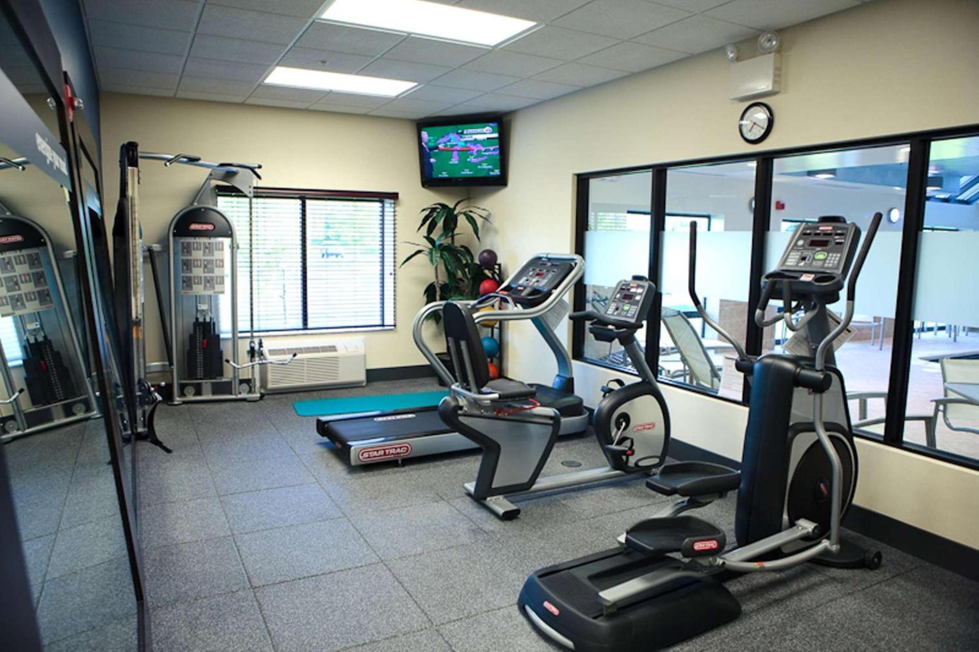 Hampton Inn & Suites Detroit-Canton photo 41