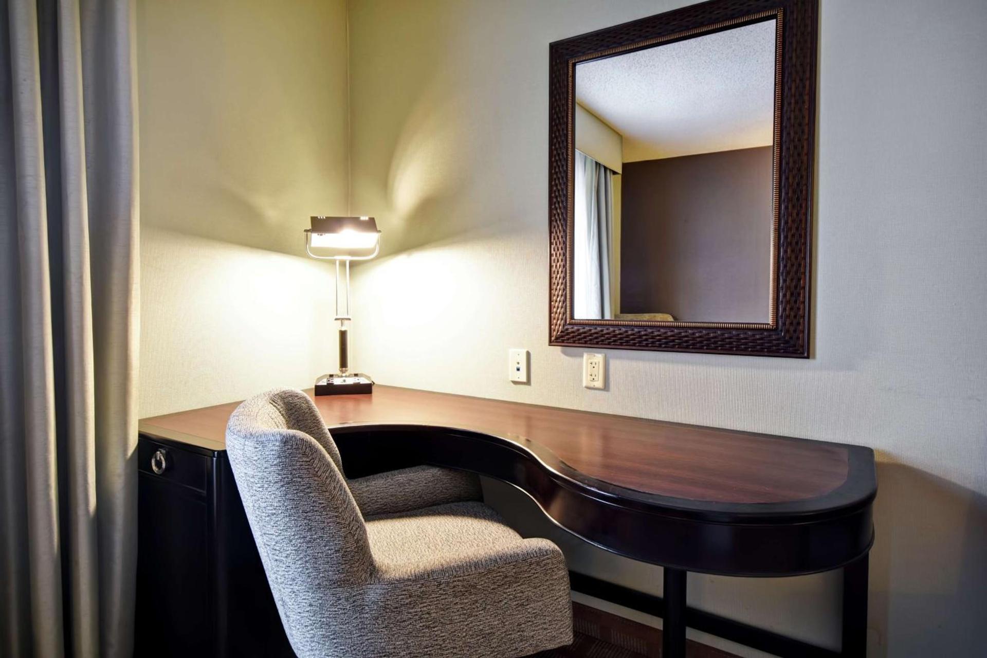 Hampton Inn & Suites Detroit-Canton photo 42