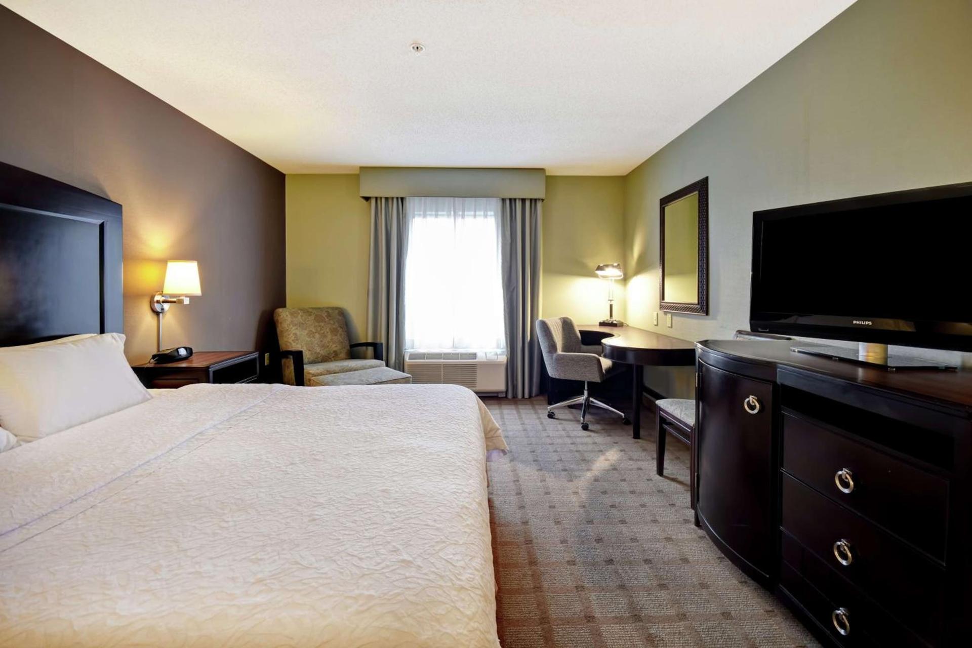 Hampton Inn & Suites Detroit-Canton photo 45