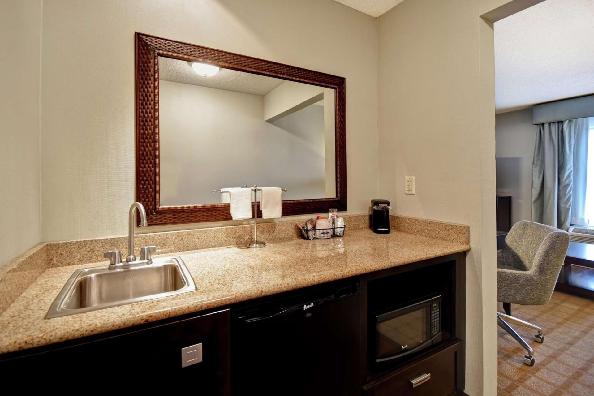 Hampton Inn & Suites Detroit-Canton photo 69