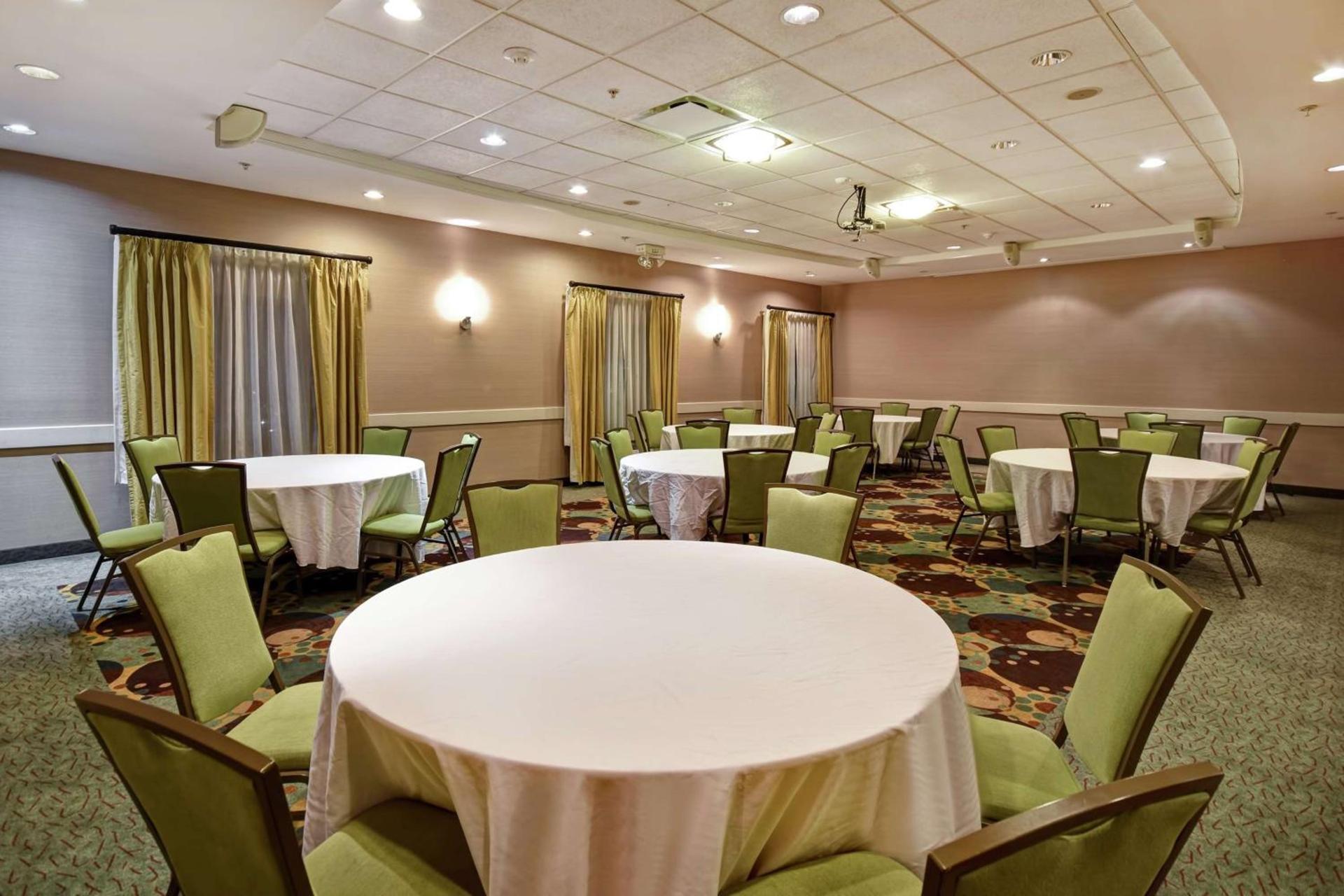 Hampton Inn & Suites Detroit-Canton photo 77