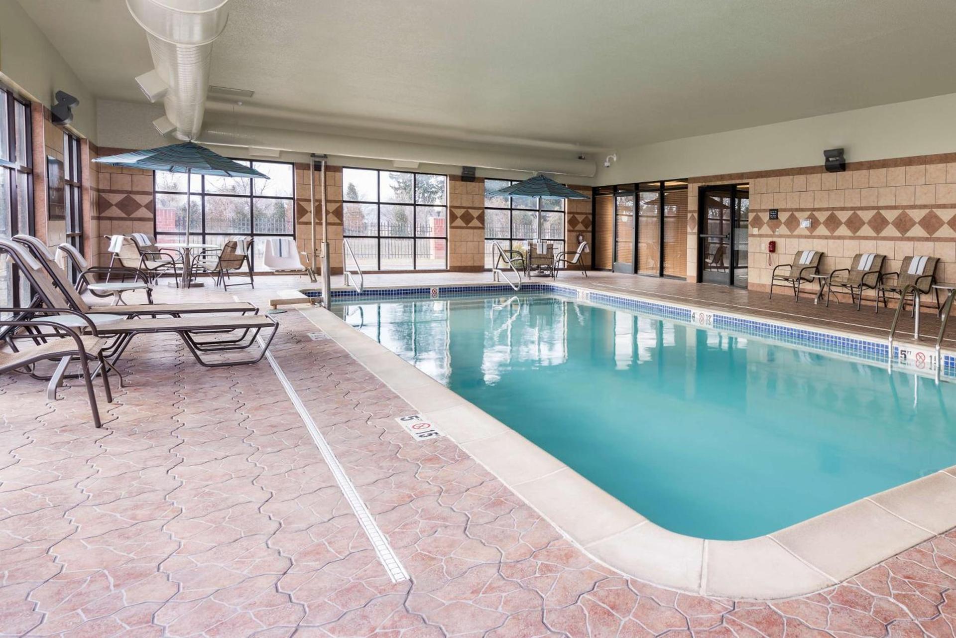 Hampton Inn Detroit Roseville photo 6