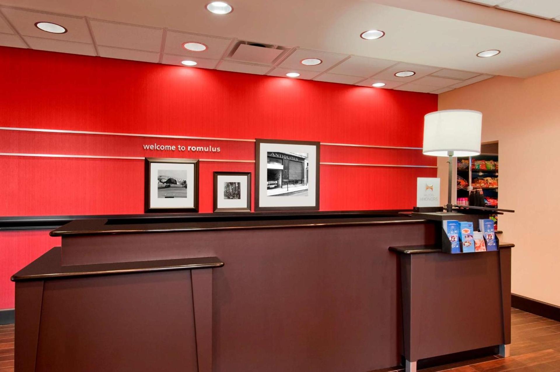 Hampton Inn & Suites Detroit/Airport Romulus photo 3