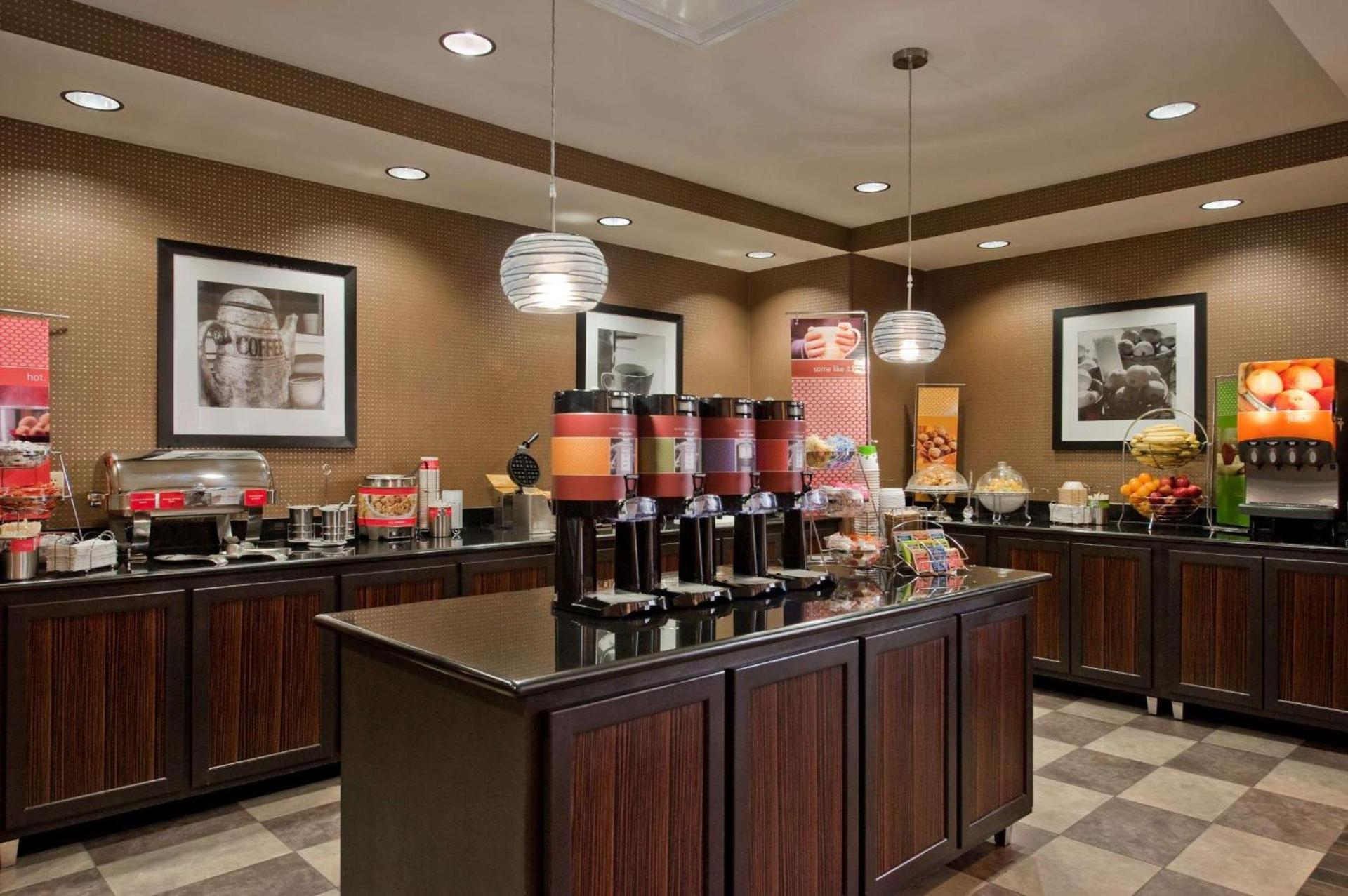 Hampton Inn & Suites Detroit/Airport Romulus photo 6
