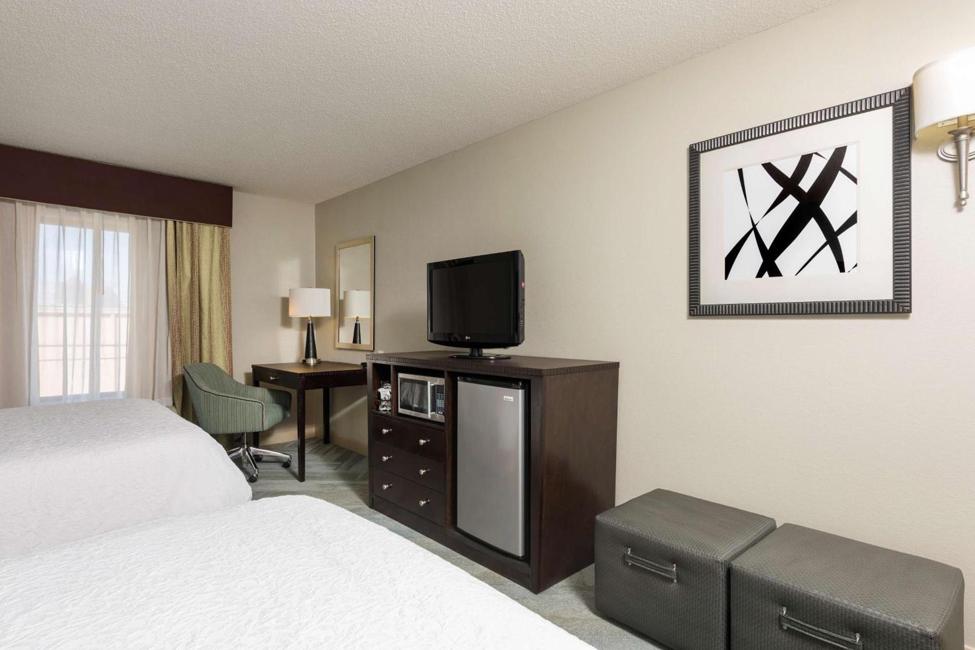 Hampton Inn Detroit Roseville photo 15