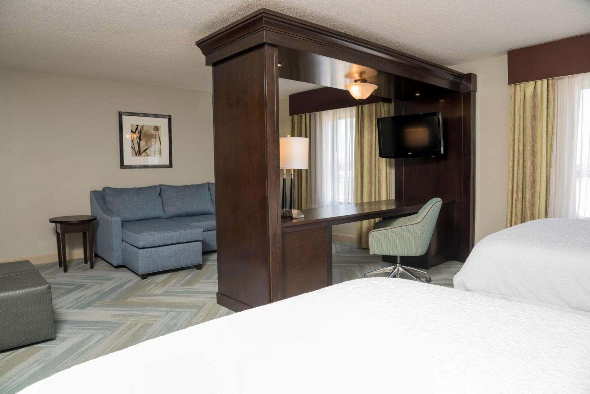 Hampton Inn Detroit Roseville photo 16