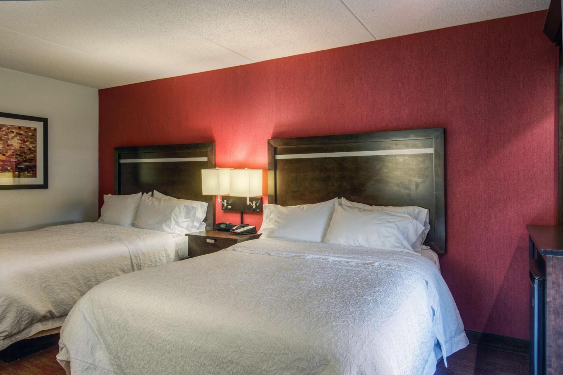 Hampton Inn & Suites Detroit/Airport Romulus photo 14