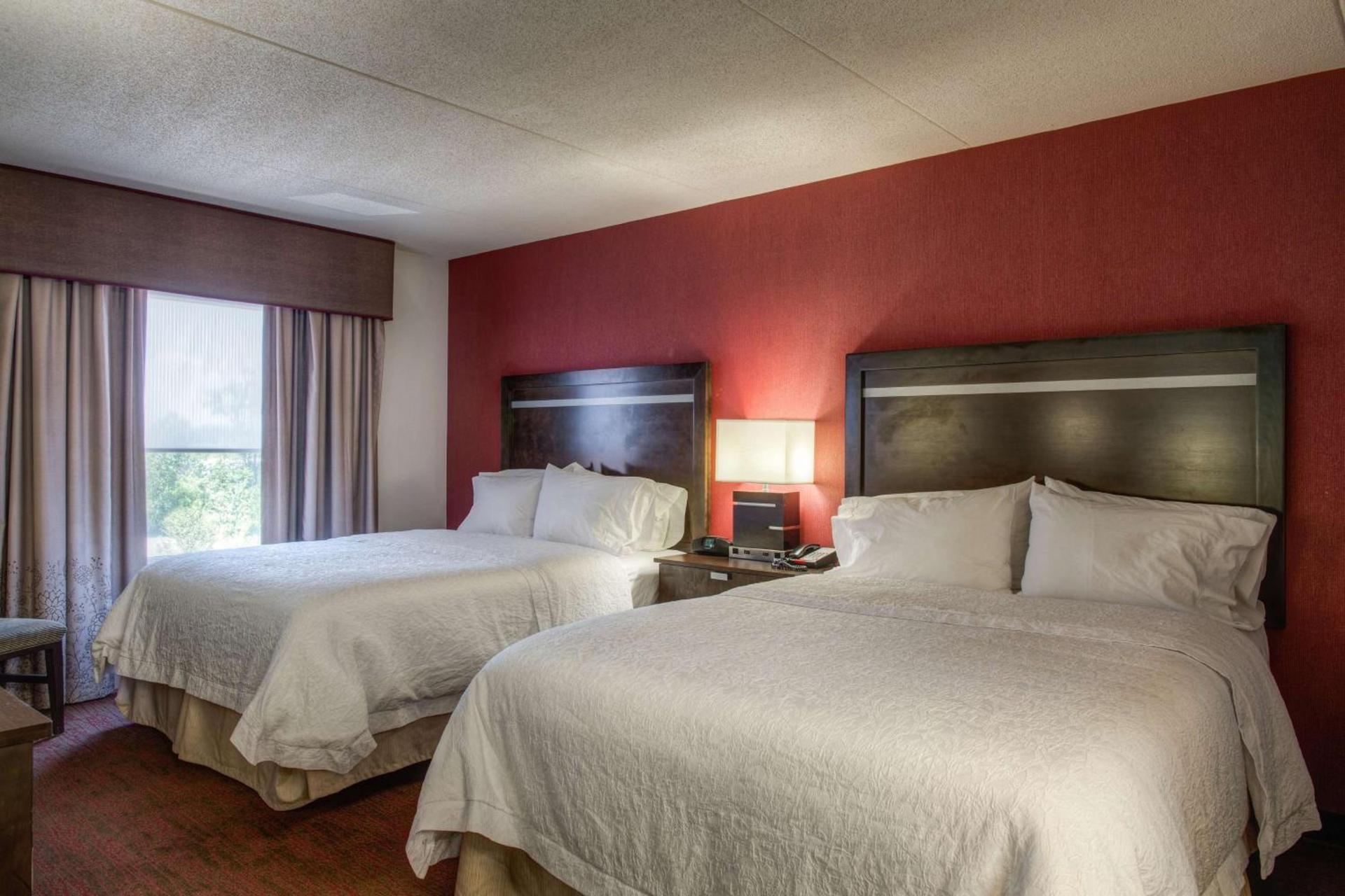 Hampton Inn & Suites Detroit/Airport Romulus photo 17