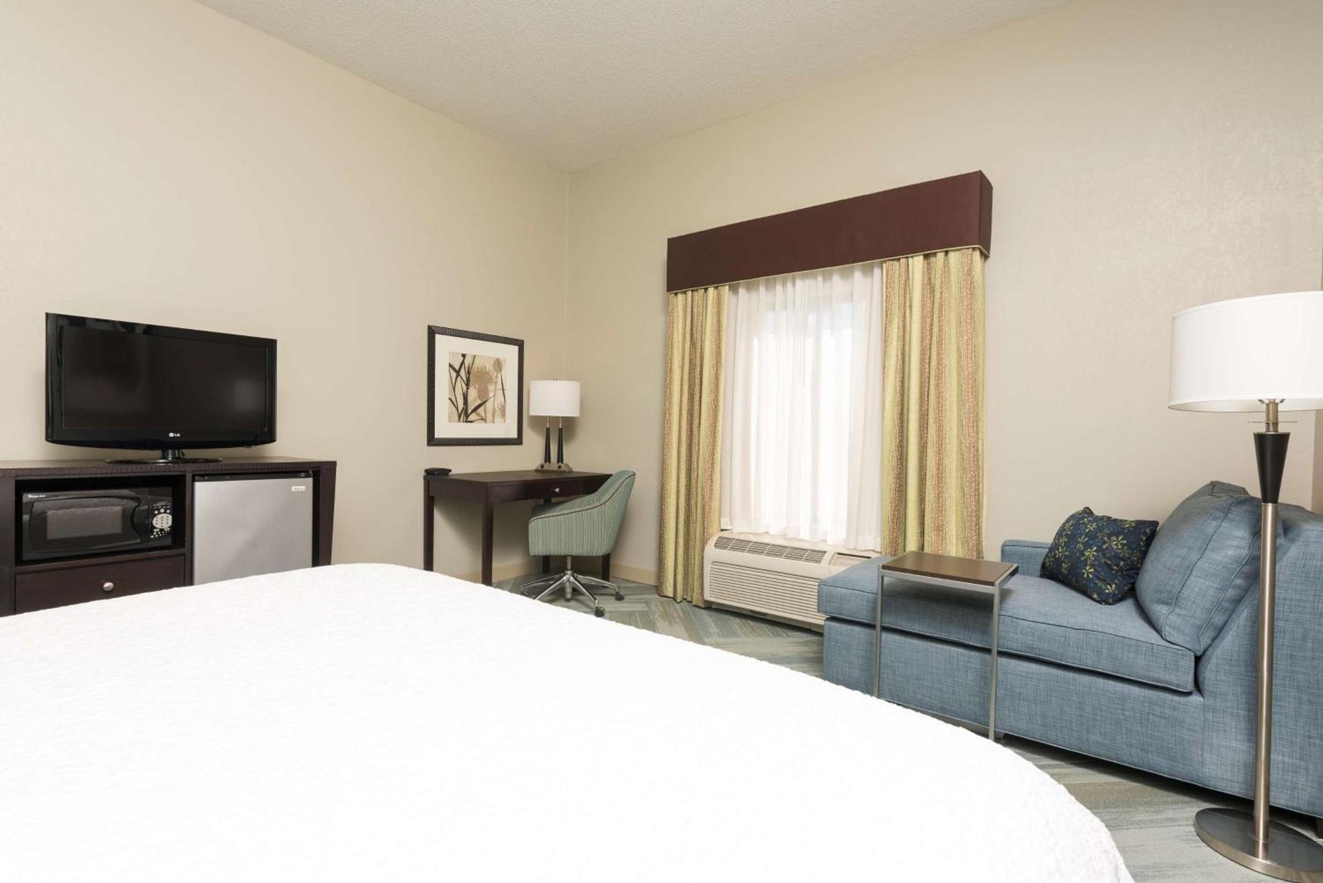 Hampton Inn Detroit Roseville photo 20