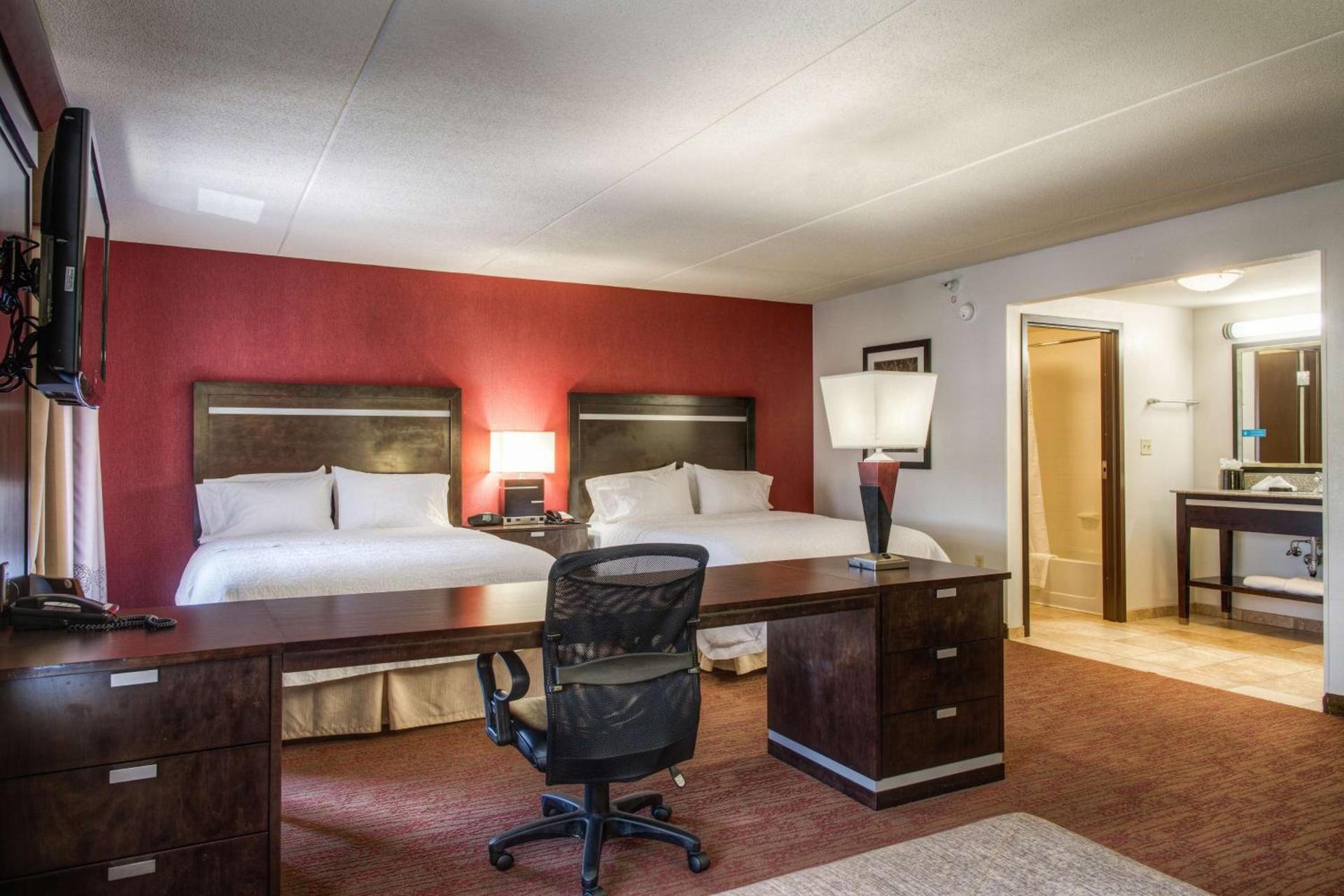 Hampton Inn & Suites Detroit/Airport Romulus photo 19