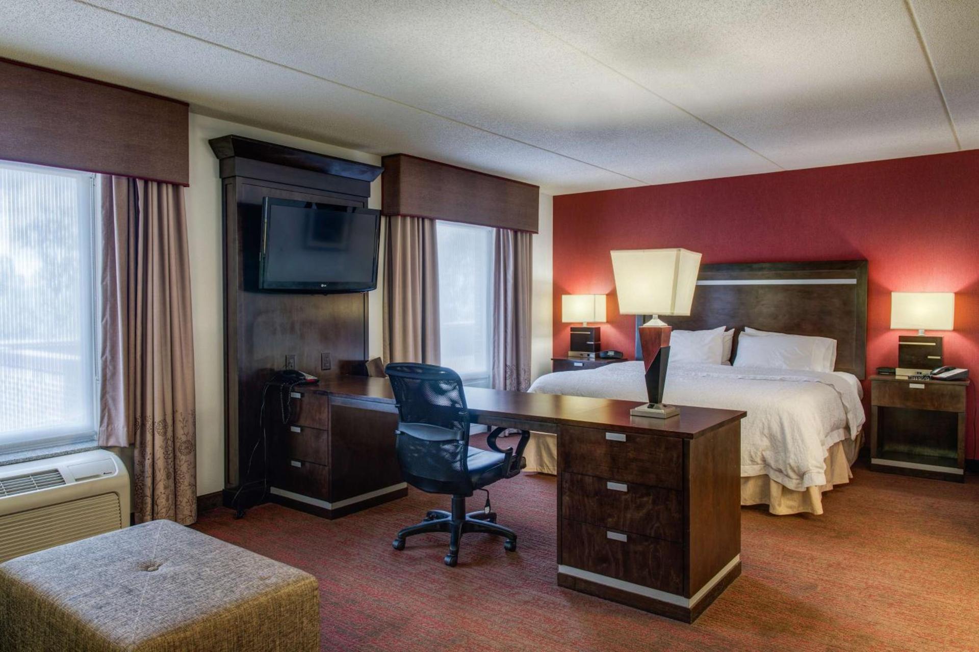 Hampton Inn & Suites Detroit/Airport Romulus photo 22