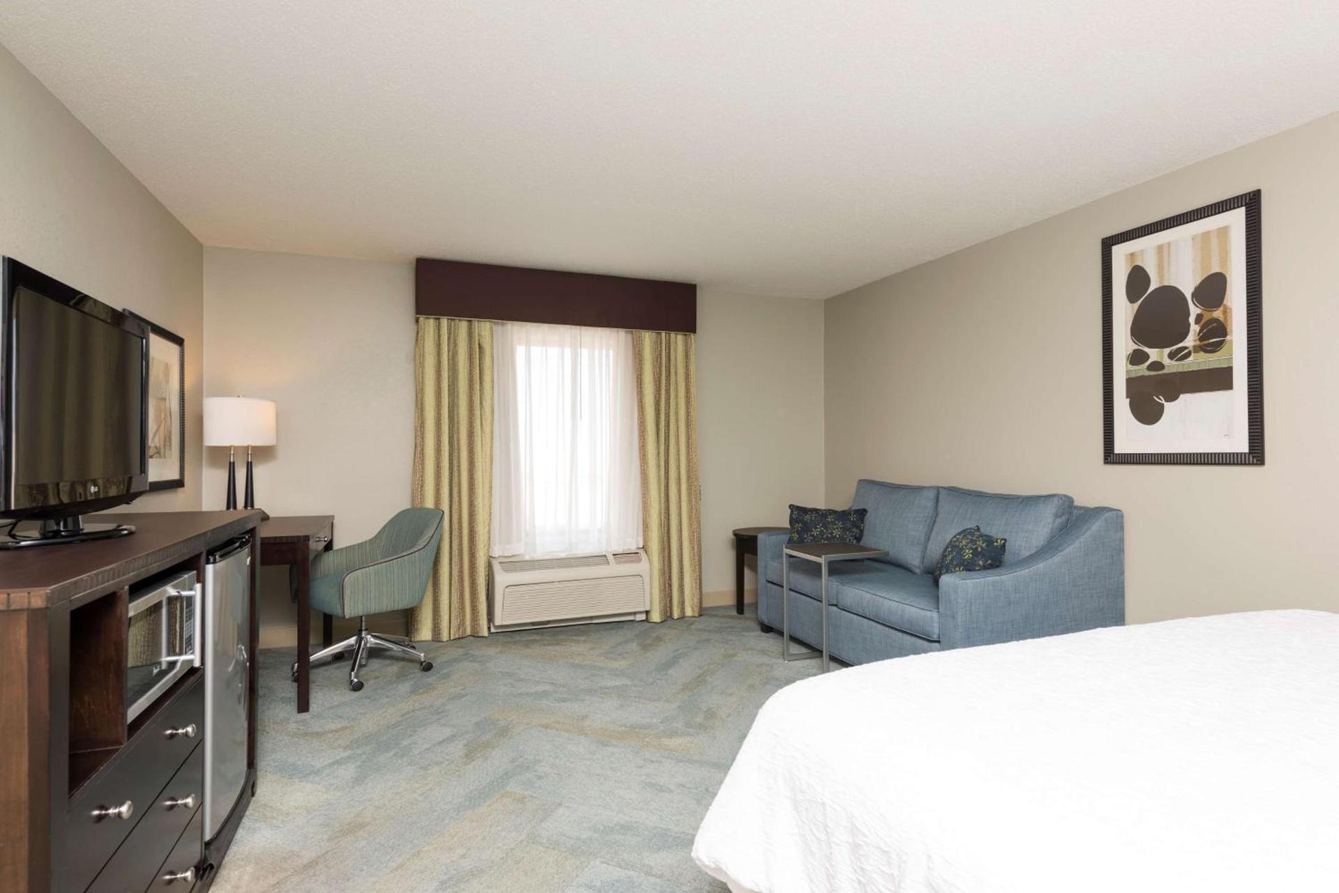 Hampton Inn Detroit Roseville photo 24