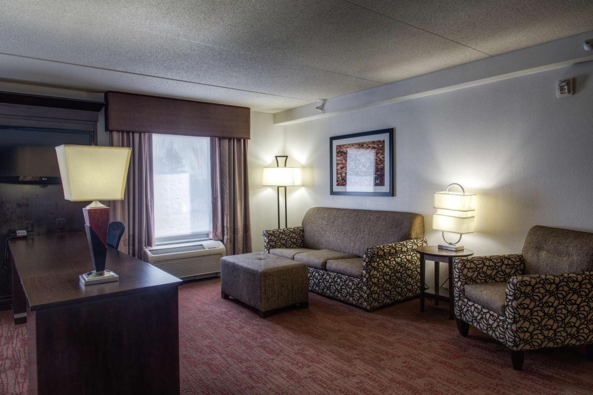 Hampton Inn & Suites Detroit/Airport Romulus photo 23