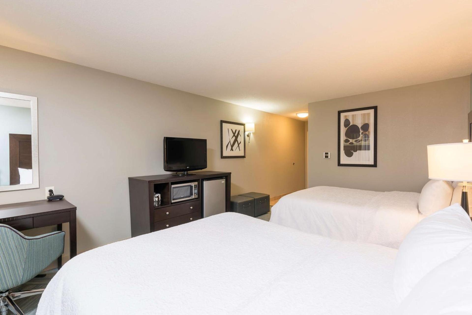 Hampton Inn Detroit Roseville photo 27
