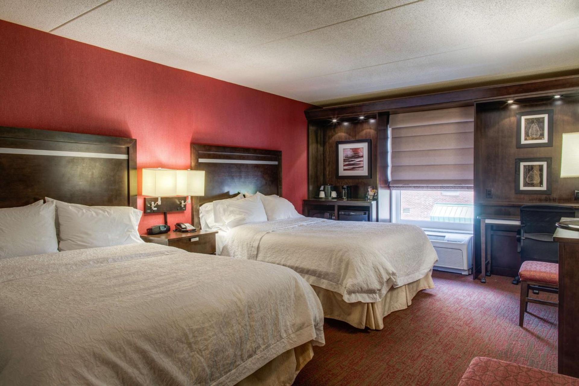 Hampton Inn & Suites Detroit/Airport Romulus photo 28