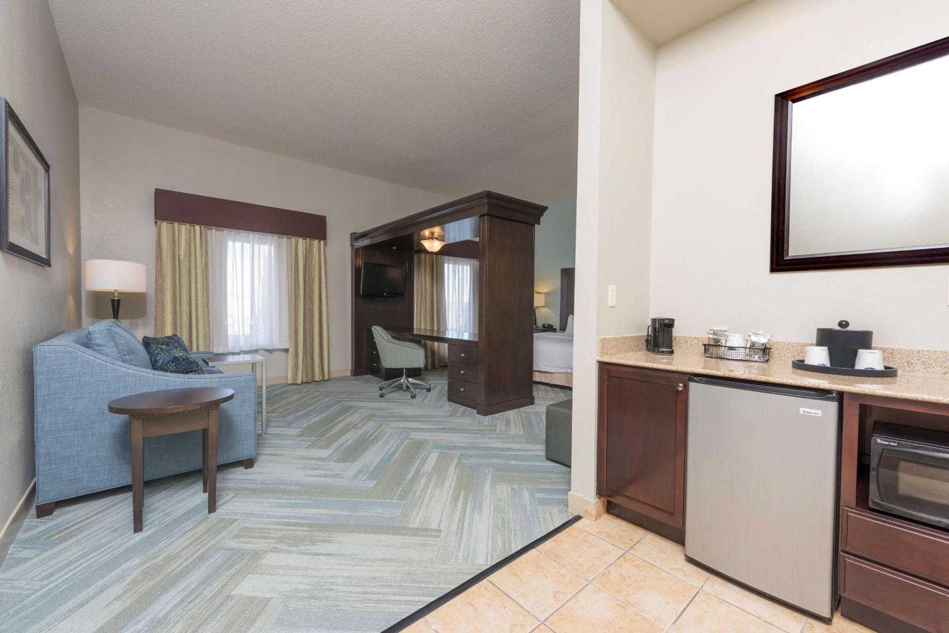 Hampton Inn Detroit Roseville photo 31