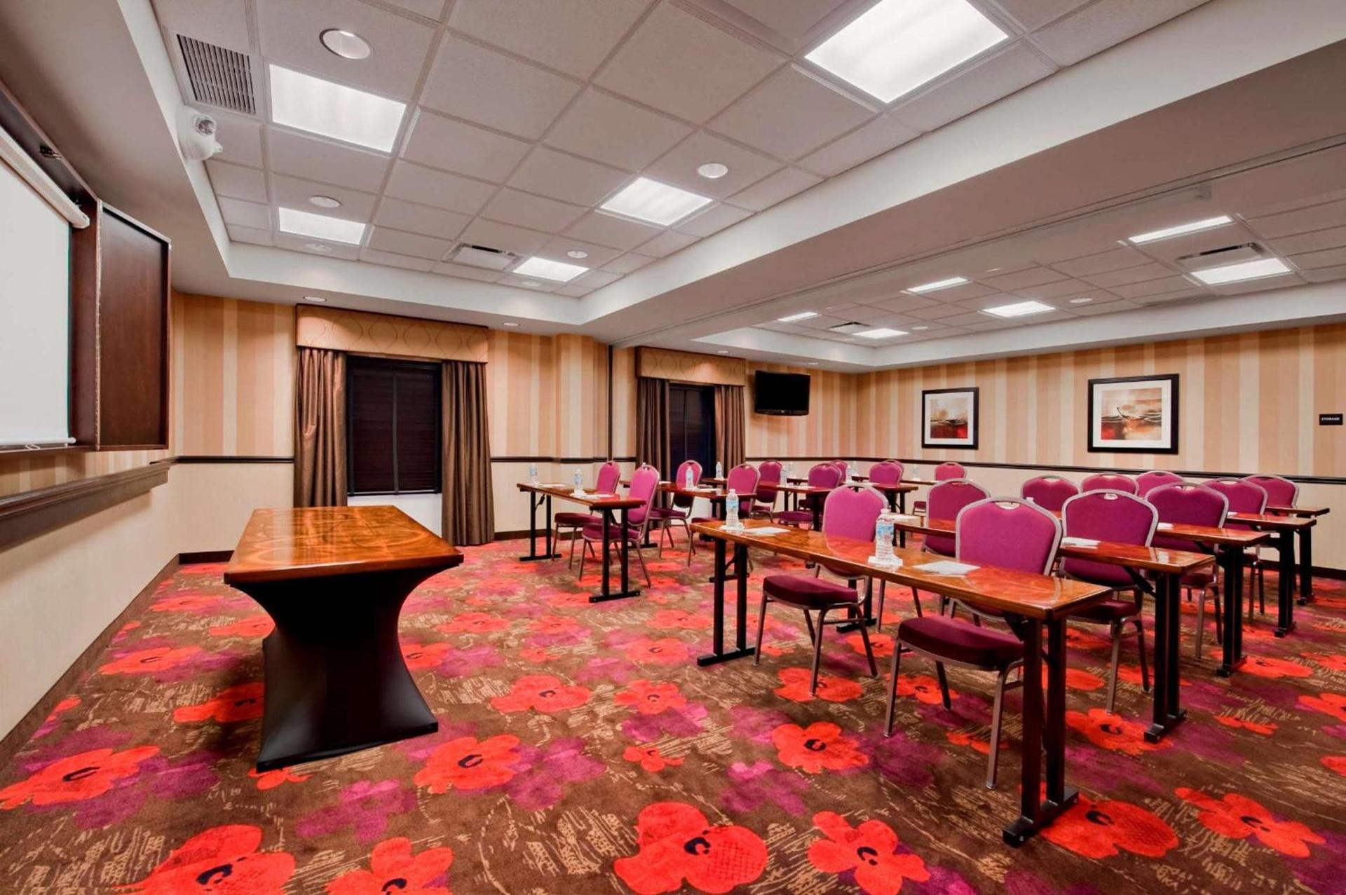 Hampton Inn & Suites Detroit/Airport Romulus photo 45