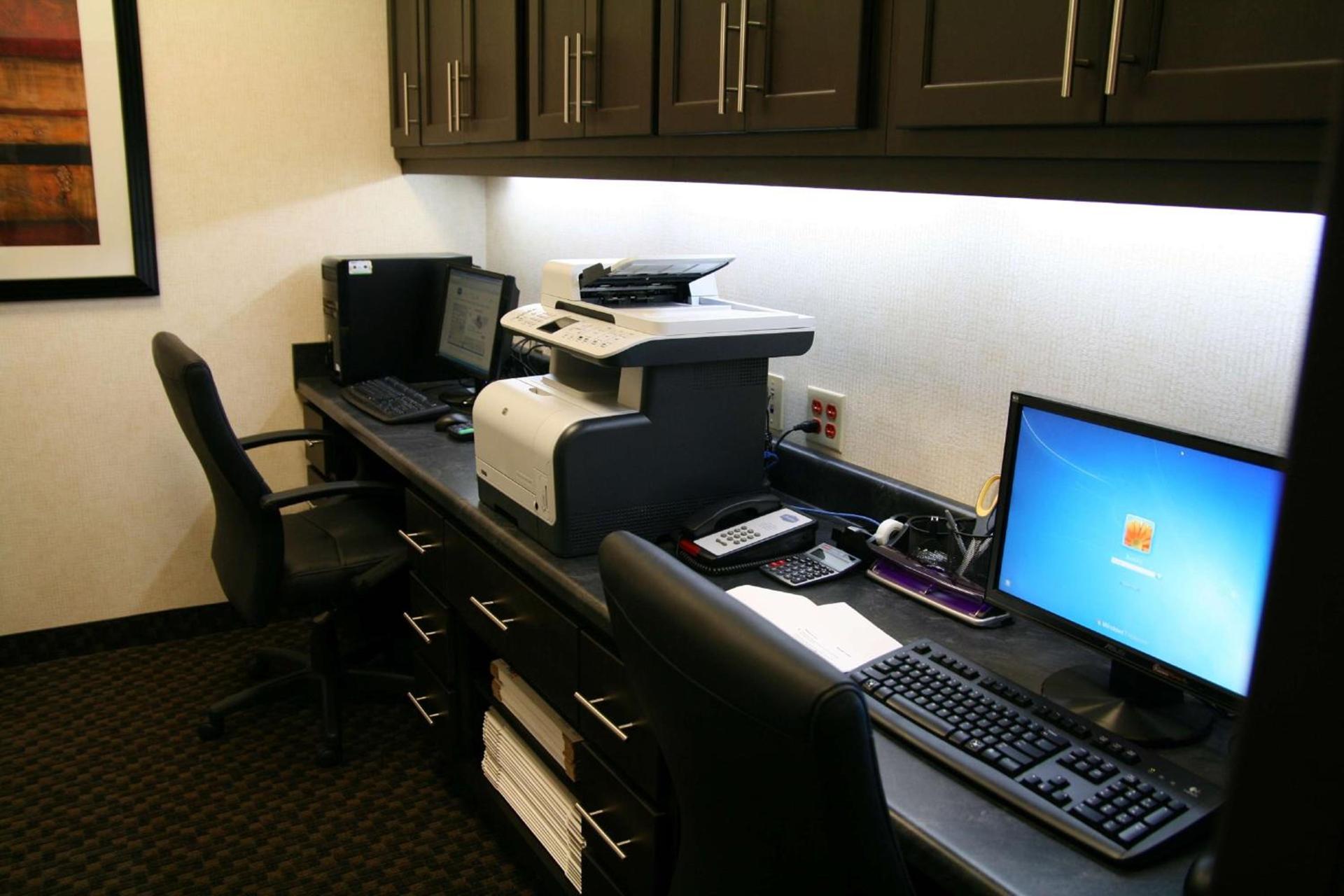 Hampton Inn & Suites Detroit/Airport Romulus photo 49